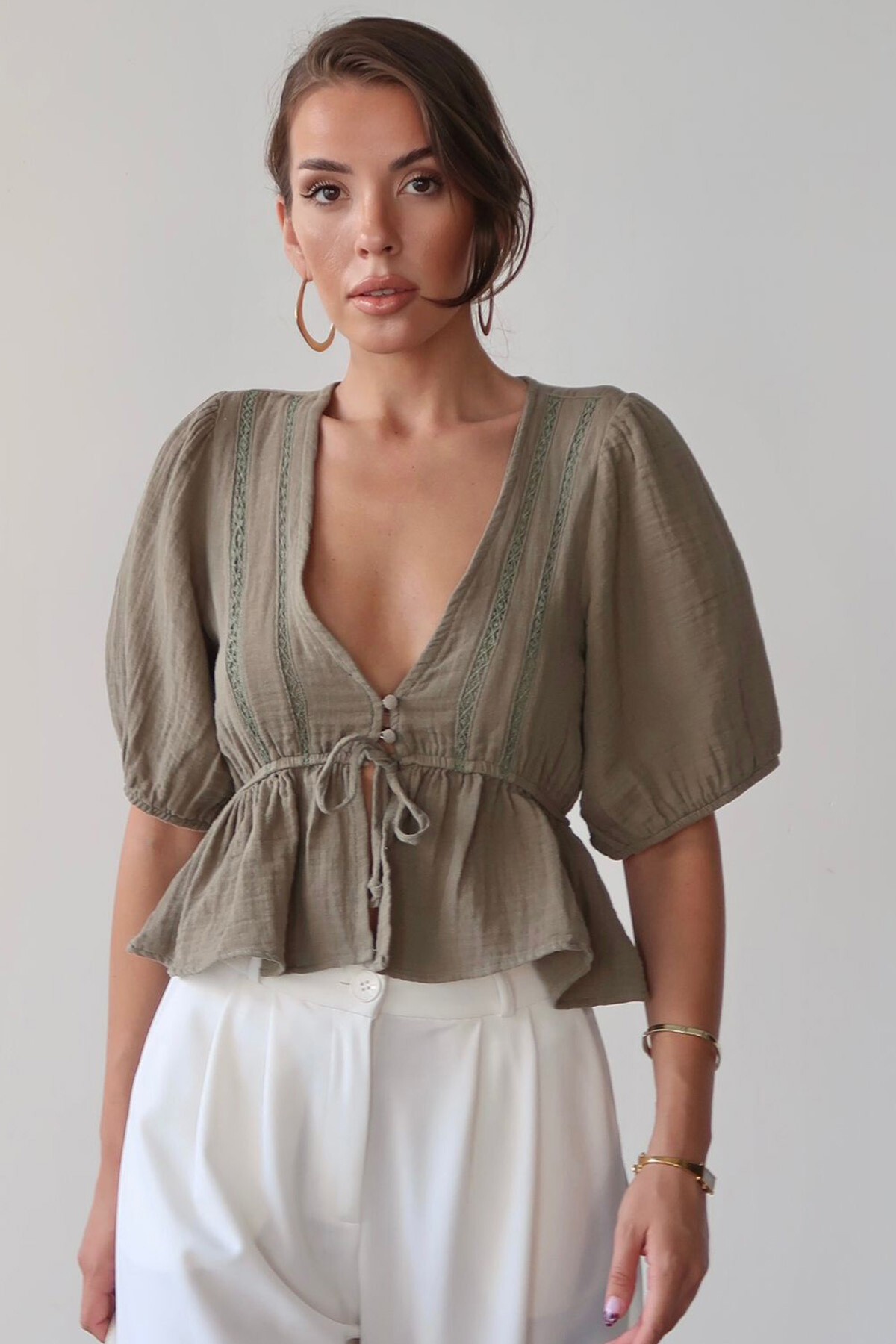 Haki V Yaka Yarım Kol Önden Bağlamalı Bluz