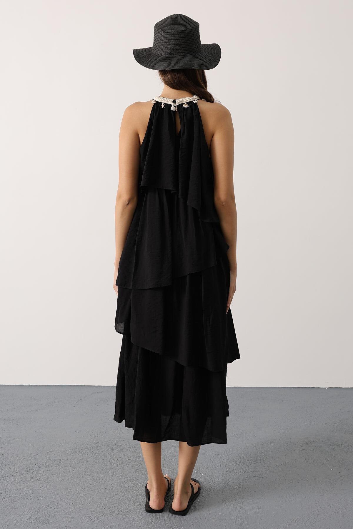 Siyah Yaka Süslemeli Kat Kat Akışkan Kesim Midi Boy Elbise