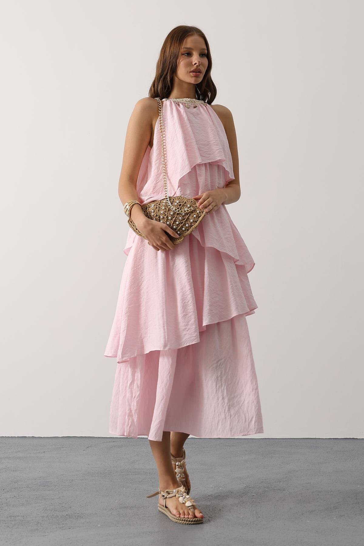 Pembe Yaka Süslemeli Kat Kat Akışkan Kesim Midi Boy Elbise