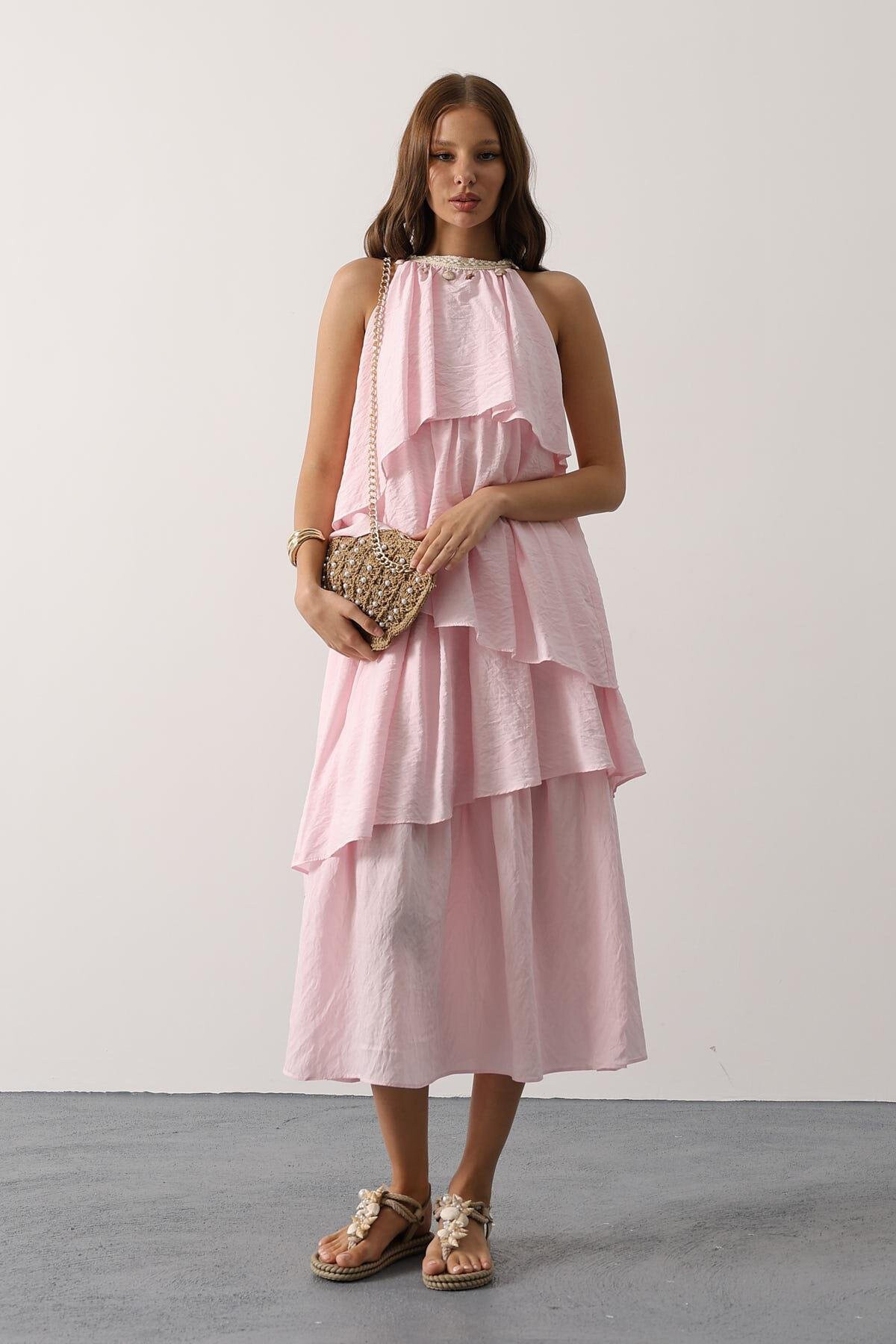 Pembe Yaka Süslemeli Kat Kat Akışkan Kesim Midi Boy Elbise