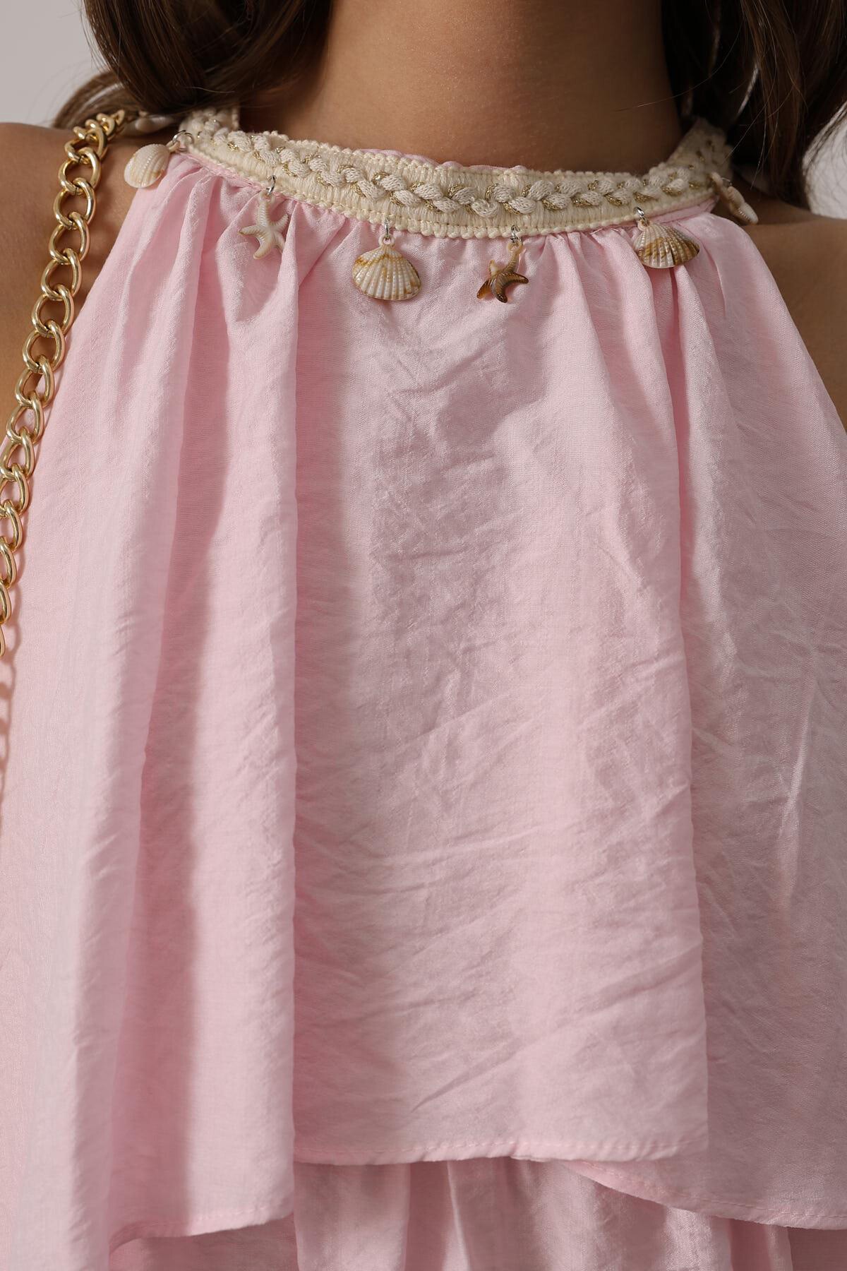 Pembe Yaka Süslemeli Kat Kat Akışkan Kesim Midi Boy Elbise