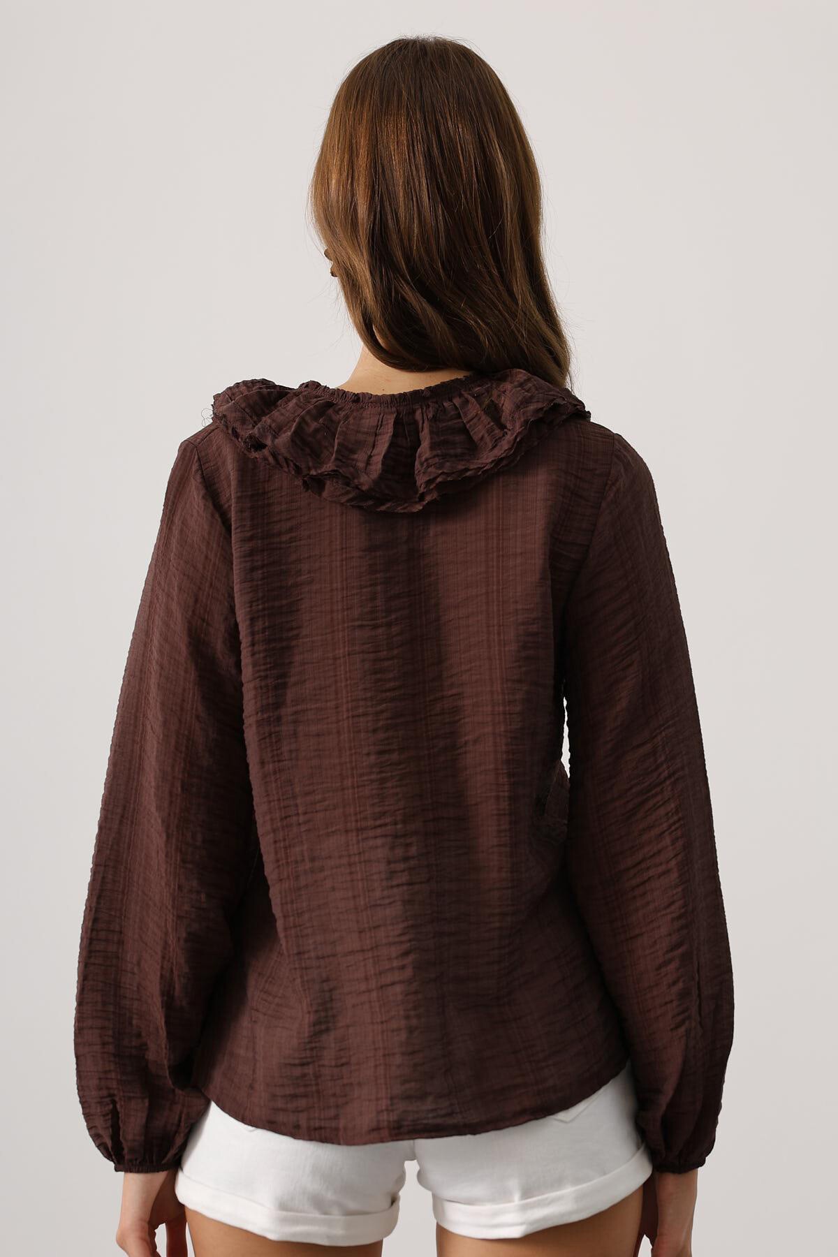 Kahve Yakası Fırfırlı Uzun Kollu Bluz