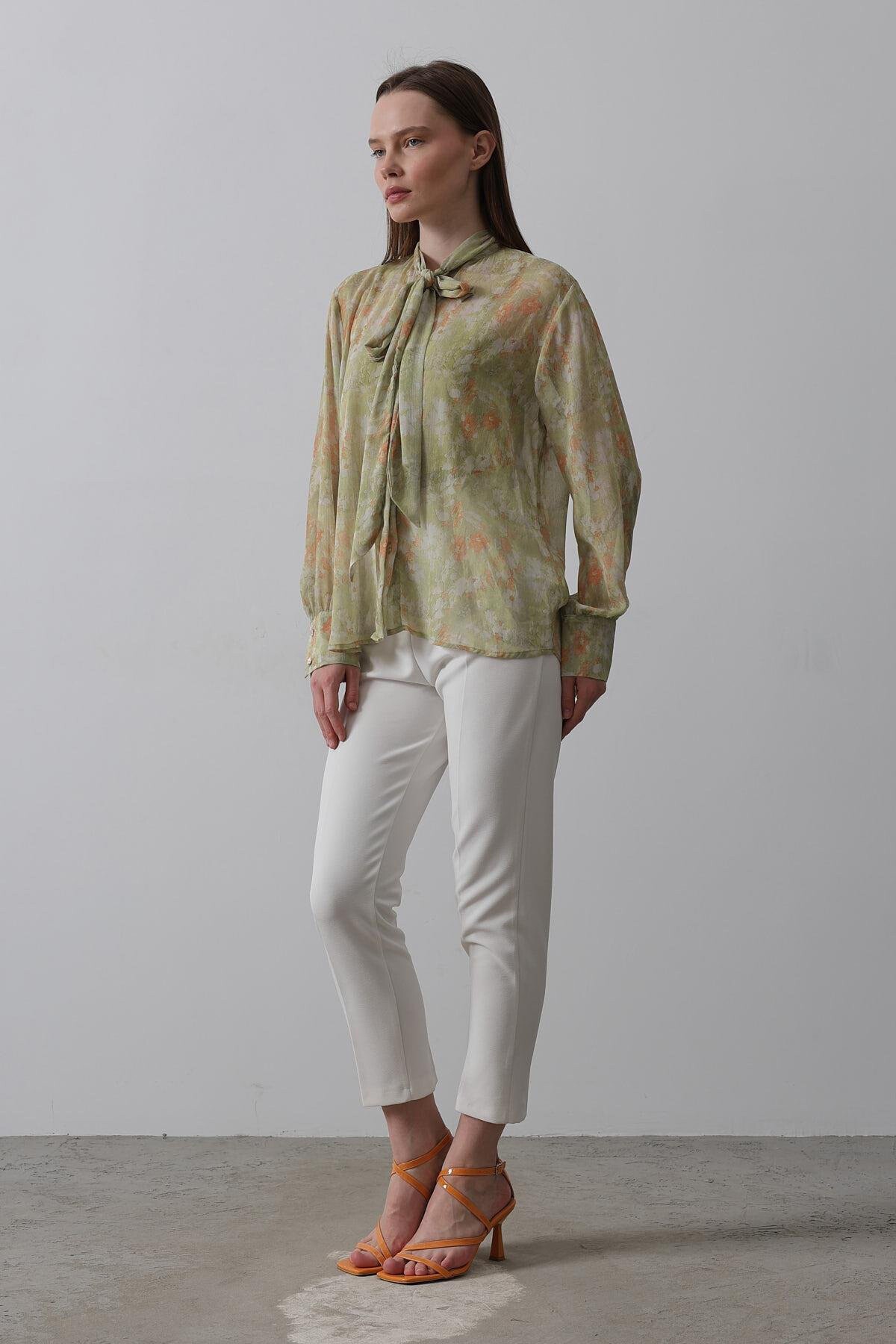 Fıstık Yeşili Yakası Fularlı Kalın Manşetli Şifon Gömlek