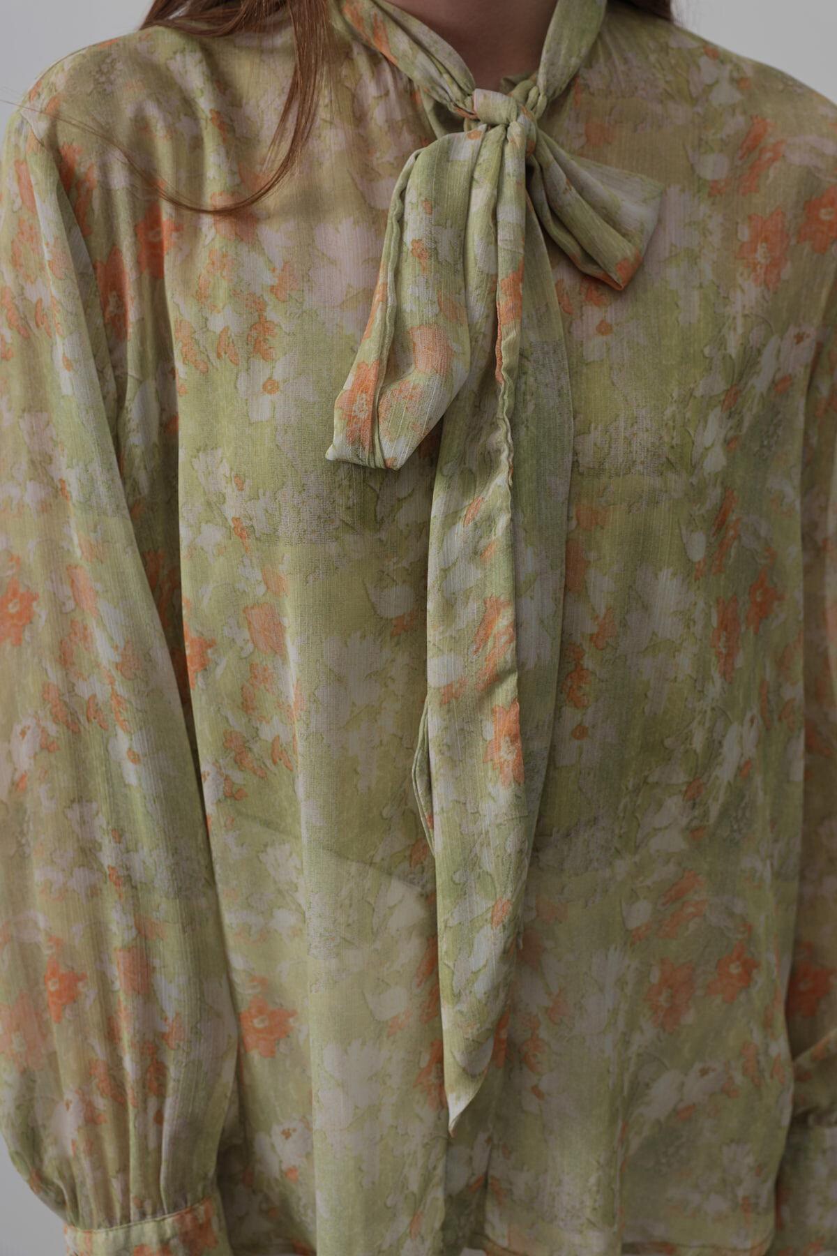 Fıstık Yeşili Yakası Fularlı Kalın Manşetli Şifon Gömlek