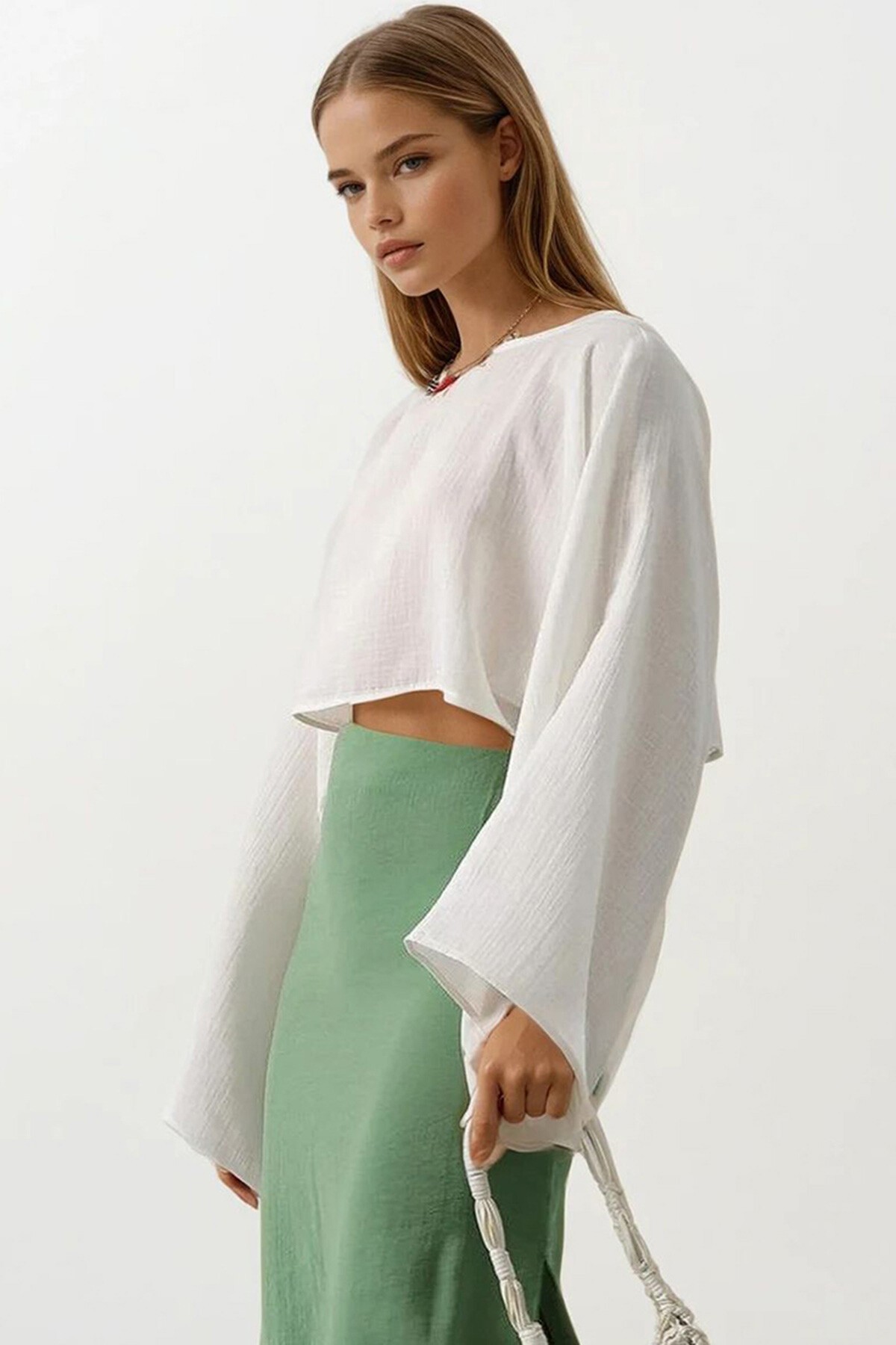 Beyaz Bisiklet Yaka Yarasa Kollu Crop Bluz