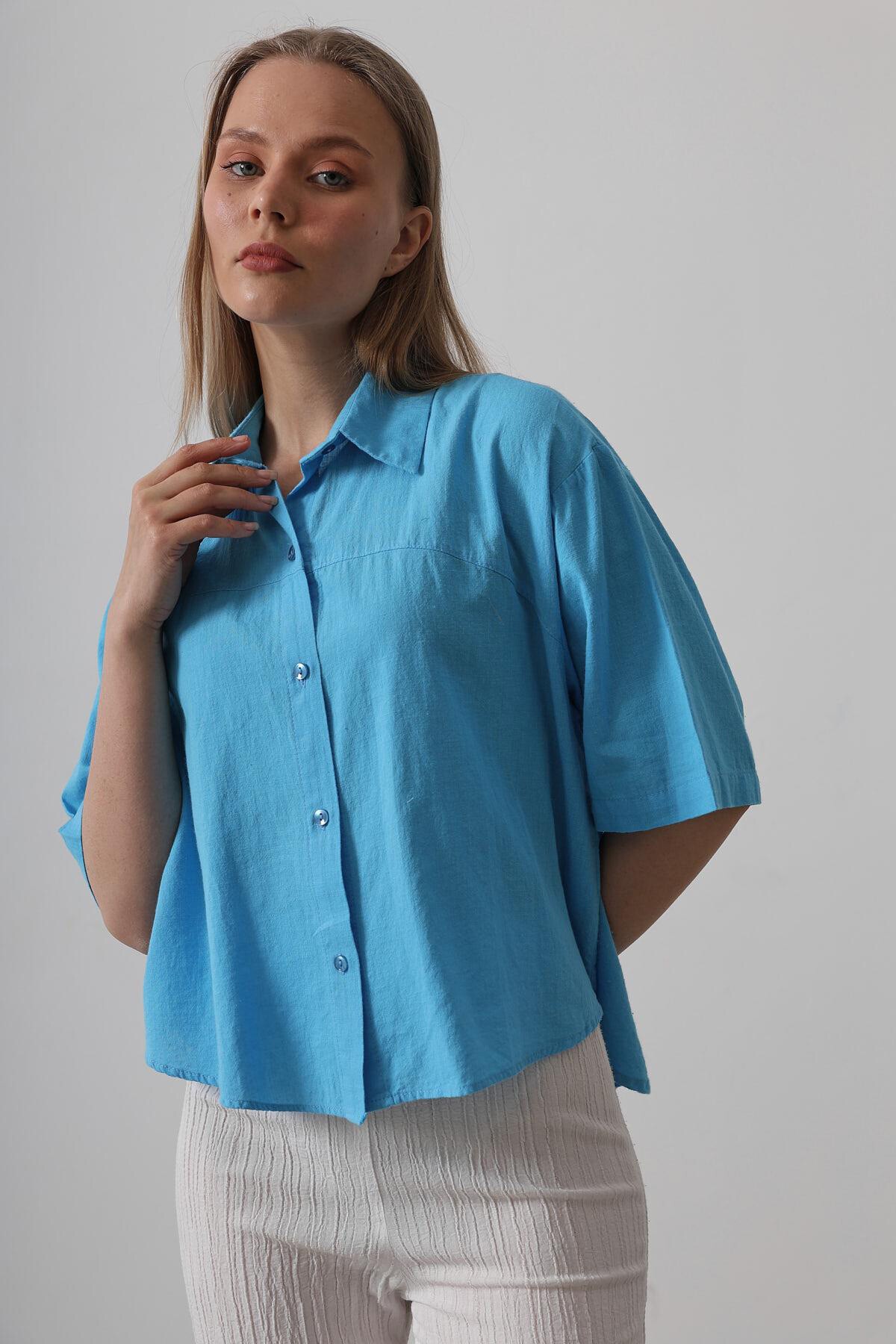Turkuaz Önü Kısa Arkası Uzun Yarım Kol Gömlek