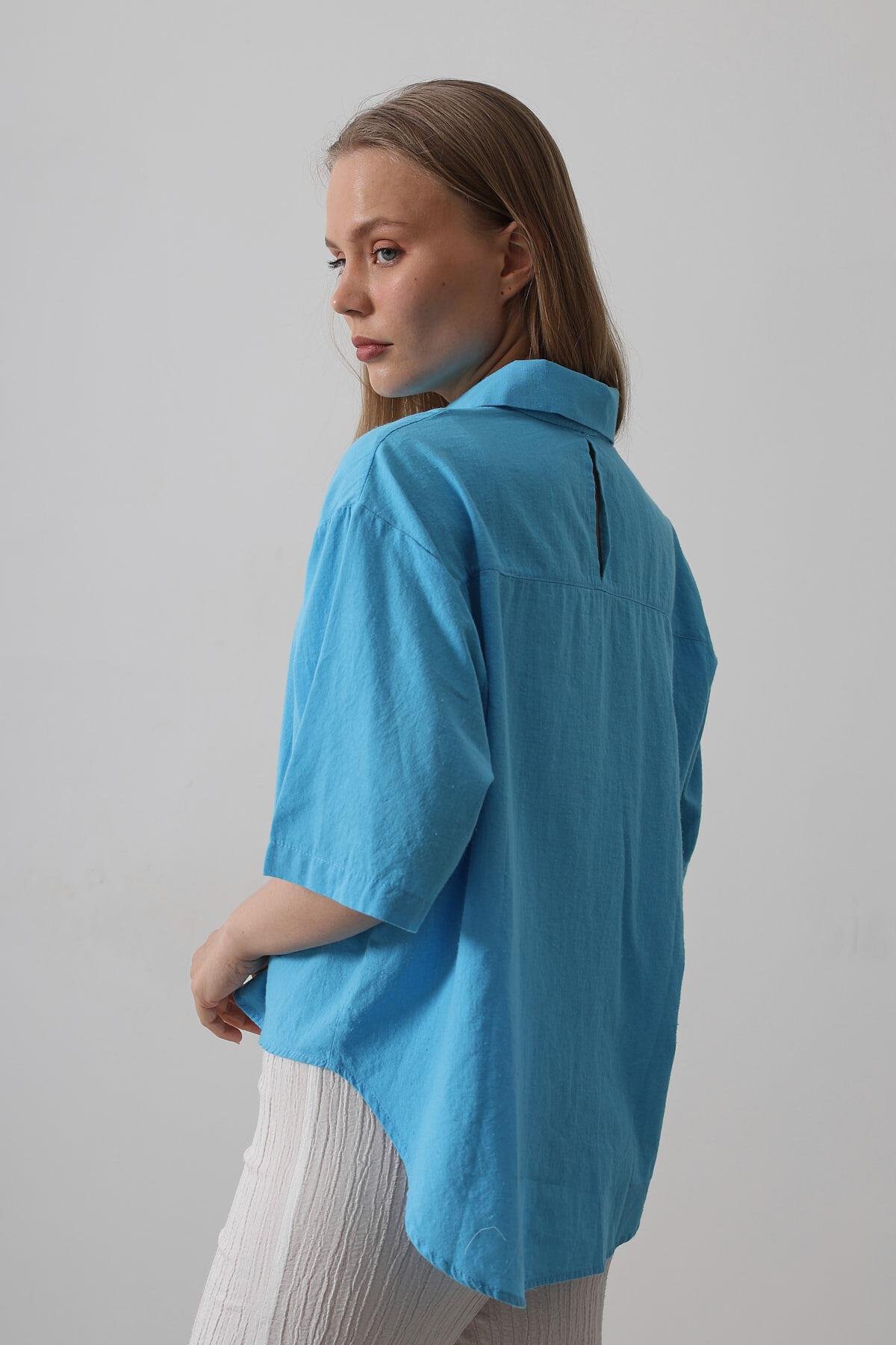 Turkuaz Önü Kısa Arkası Uzun Yarım Kol Gömlek