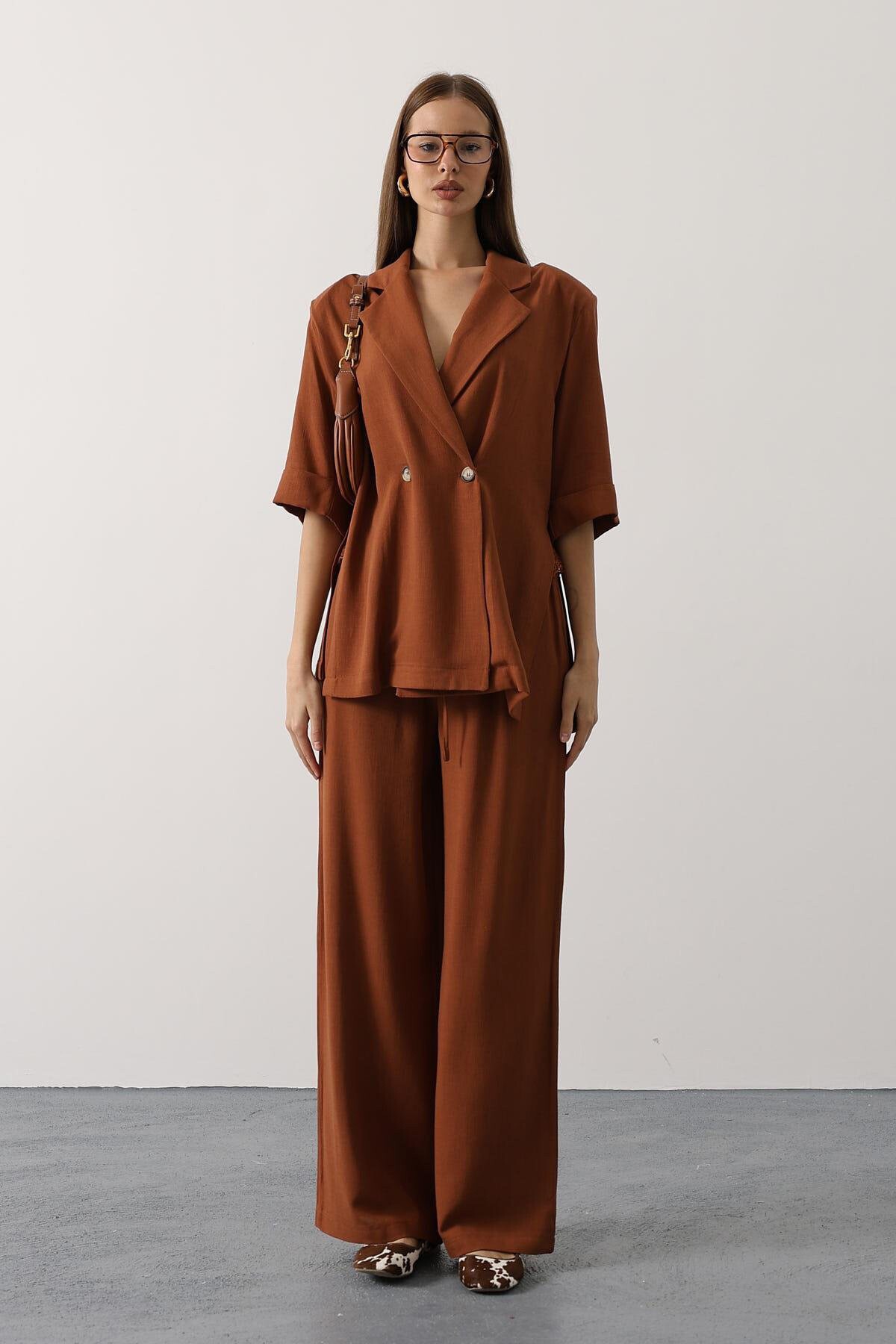 Kahve Yarım Kol Oversize Yırtmaçlı Ceket