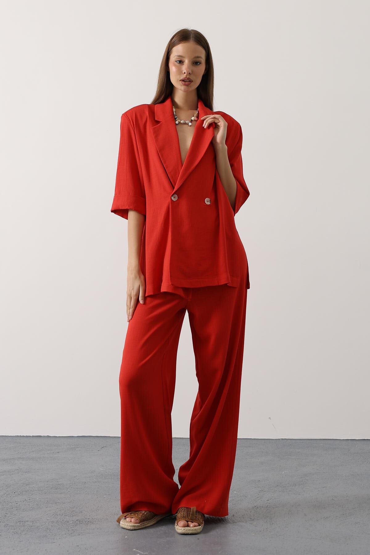 Kırmızı Yarım Kol Oversize Yırtmaçlı Ceket