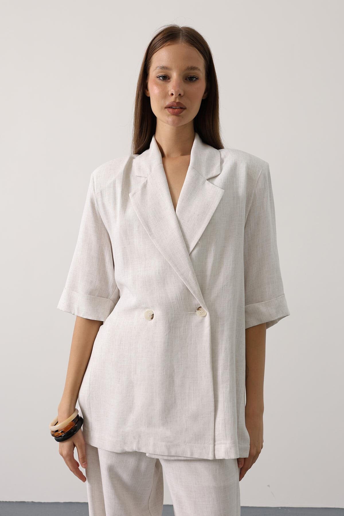 Krem Yarım Kol Oversize Yırtmaçlı Ceket