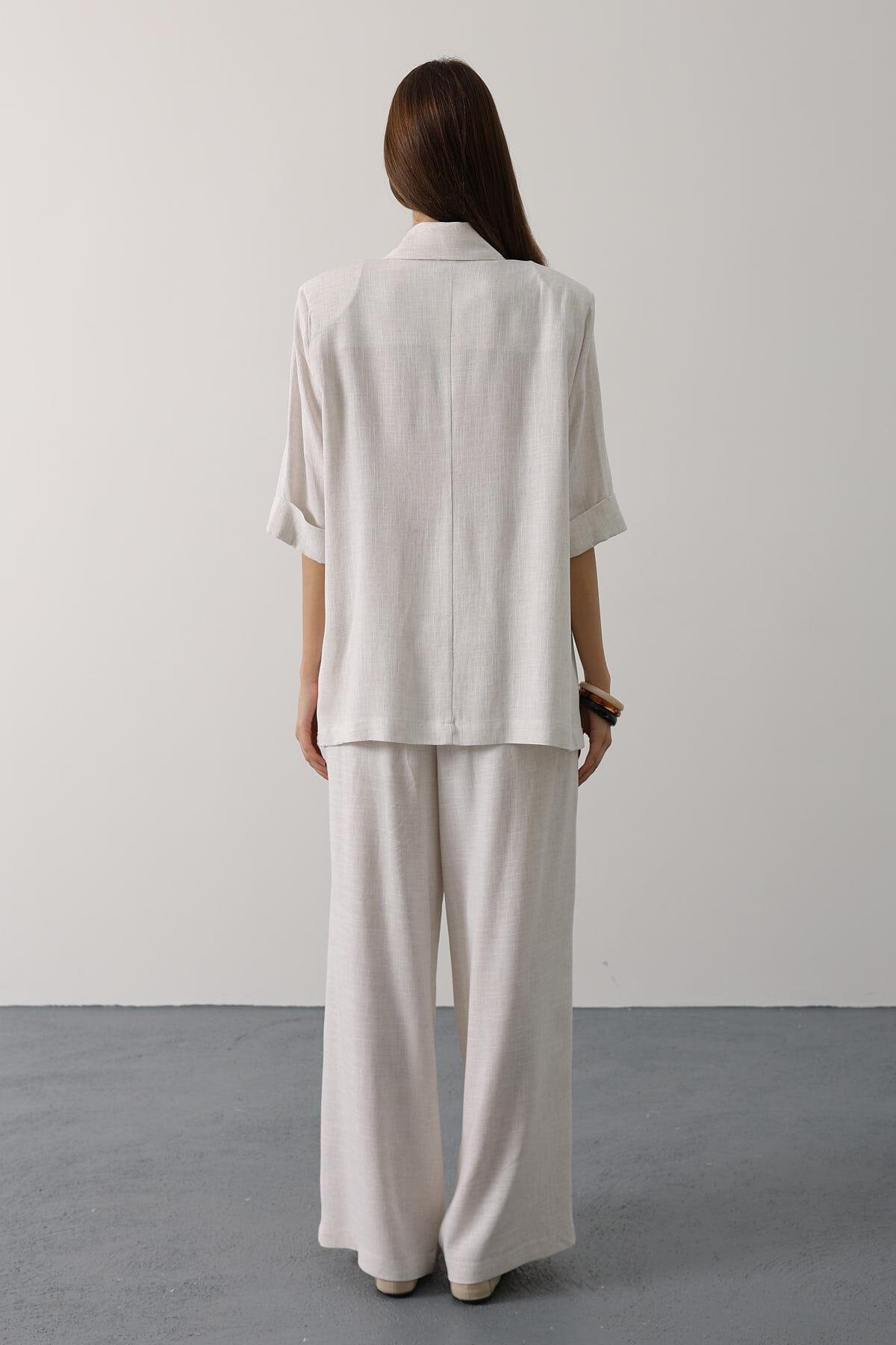 Krem Yarım Kol Oversize Yırtmaçlı Ceket