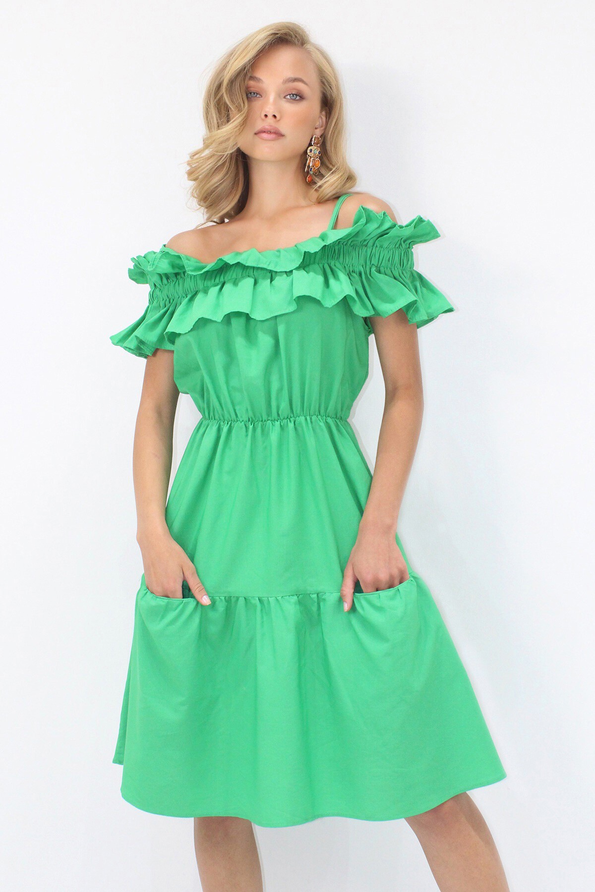 Yeşil Ayarlanabilir Askılı Madonna Yaka Çift Cepli Kat Kat Volanlı Poplin Mini Elbise
