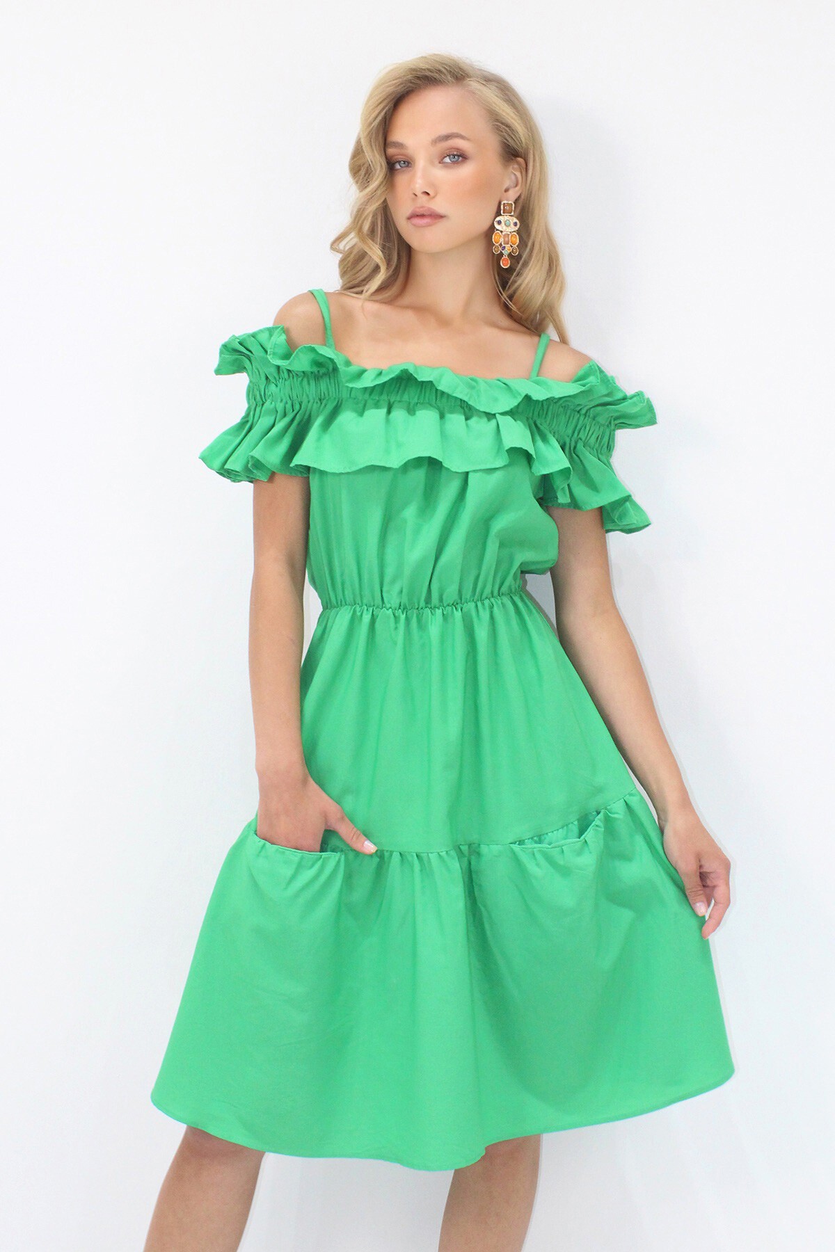 Yeşil Ayarlanabilir Askılı Madonna Yaka Çift Cepli Kat Kat Volanlı Poplin Mini Elbise
