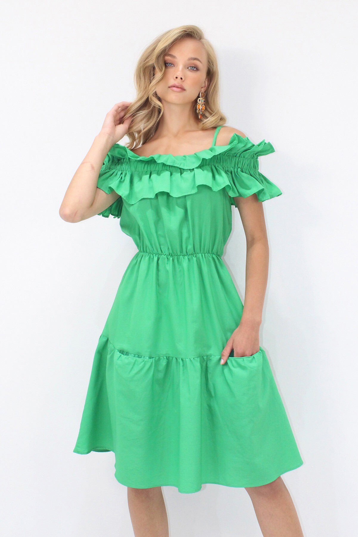 Yeşil Ayarlanabilir Askılı Madonna Yaka Çift Cepli Kat Kat Volanlı Poplin Mini Elbise