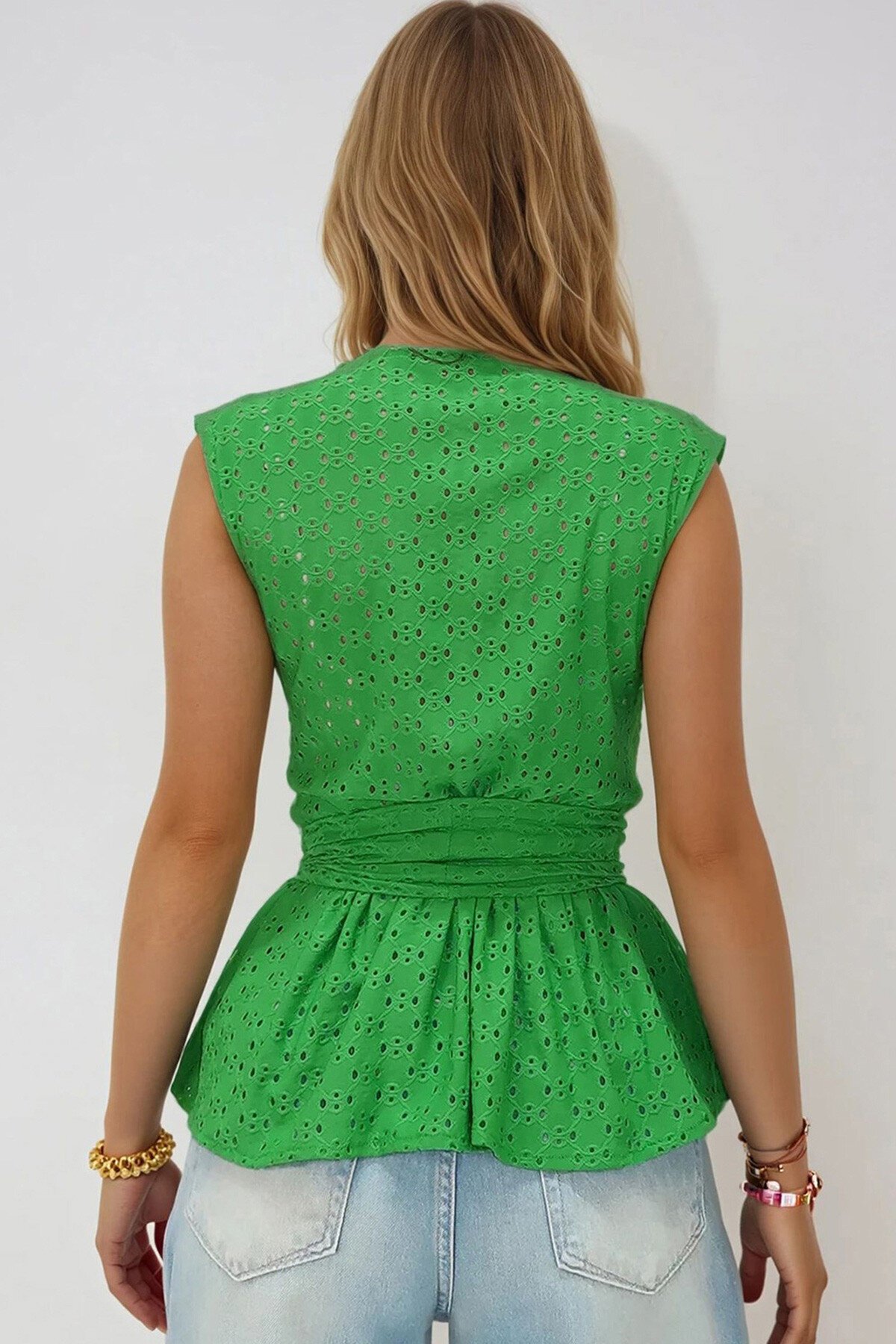 Yeşil Kruvaze Yaka Kendinden Kuşaklı Eteği Volanlı Güpür Bluz