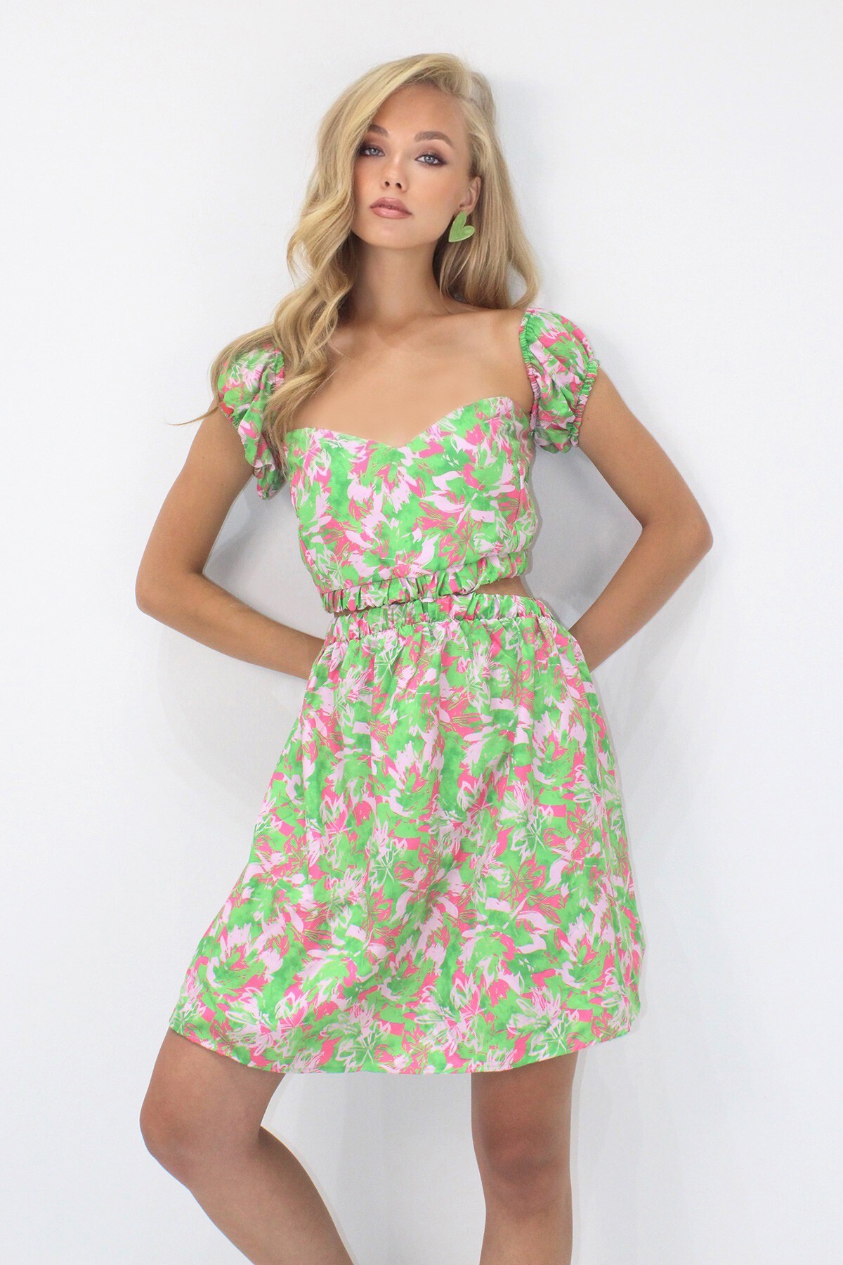 Yeşil Öpücük Yaka Out-Cut Kesimli Desenli Poplin Elbise