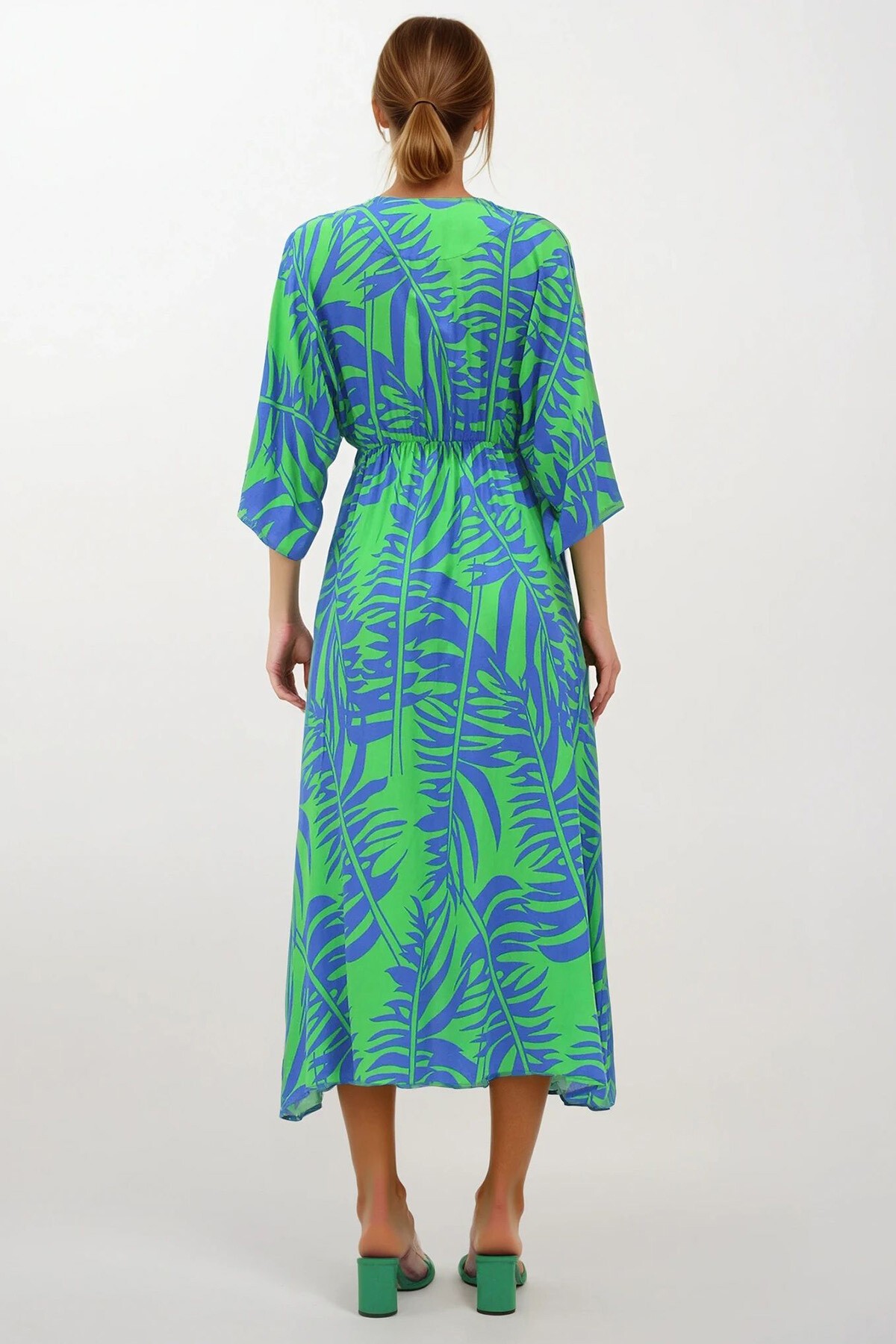 Yeşil-Saks Kruvaze Yaka Dokum Viskon Yırtmaçlı Desenli Elbise