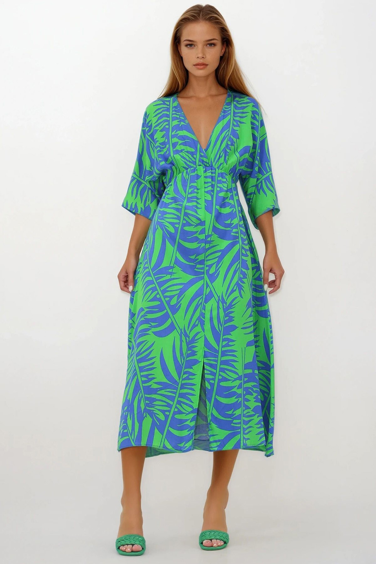 Yeşil-Saks Kruvaze Yaka Dokum Viskon Yırtmaçlı Desenli Elbise