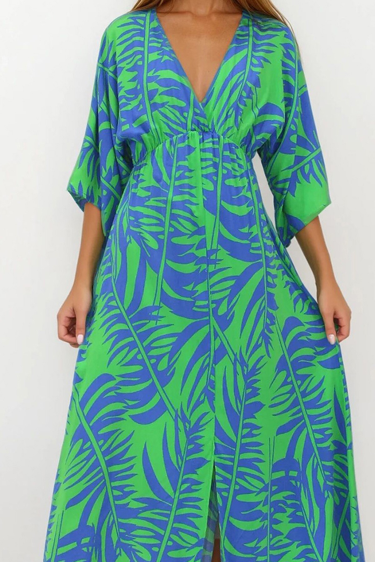 Yeşil-Saks Kruvaze Yaka Dokum Viskon Yırtmaçlı Desenli Elbise