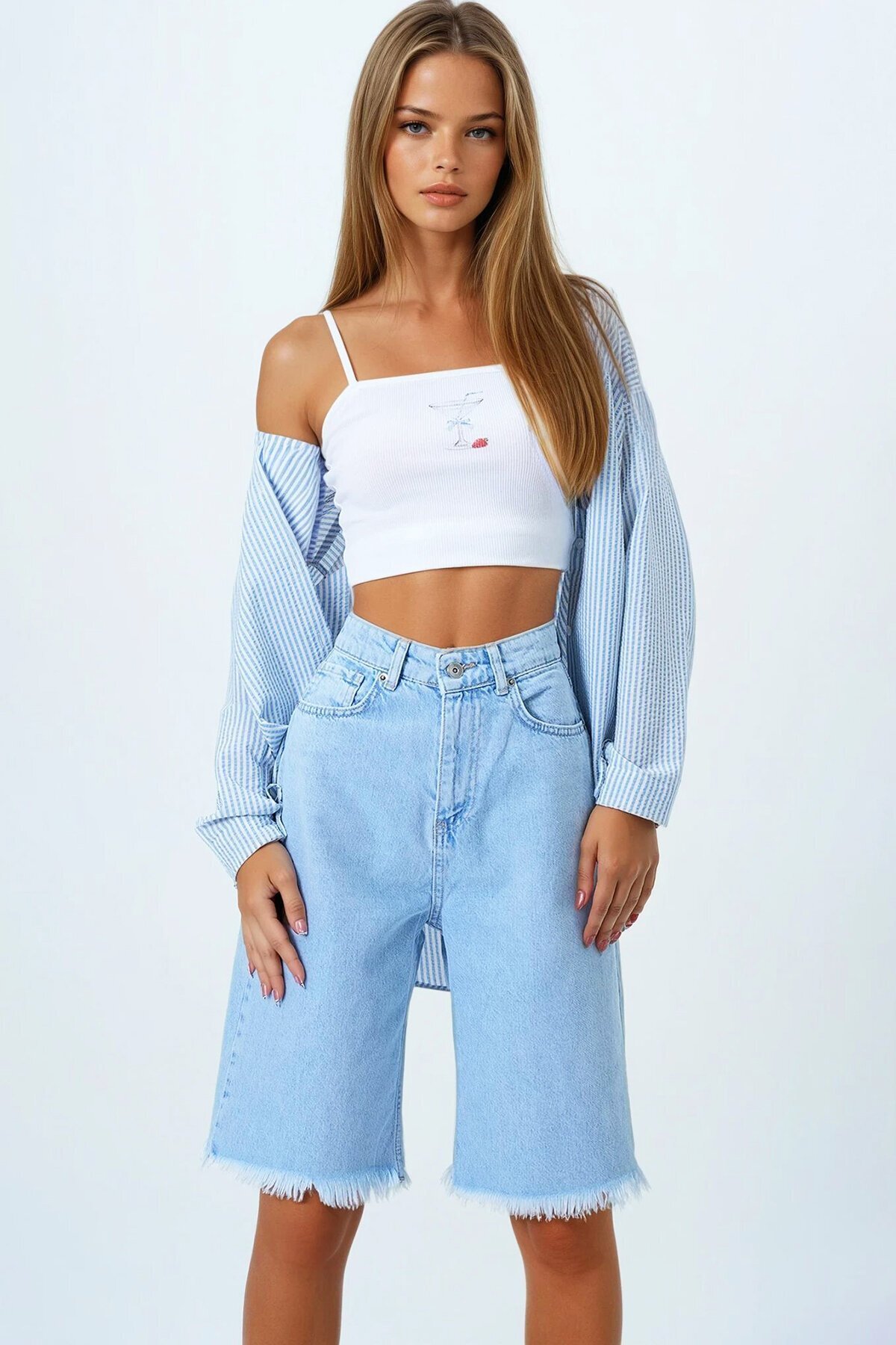 Buz Mavi 5 Cepli Paçası Püsküllü Denim Şort