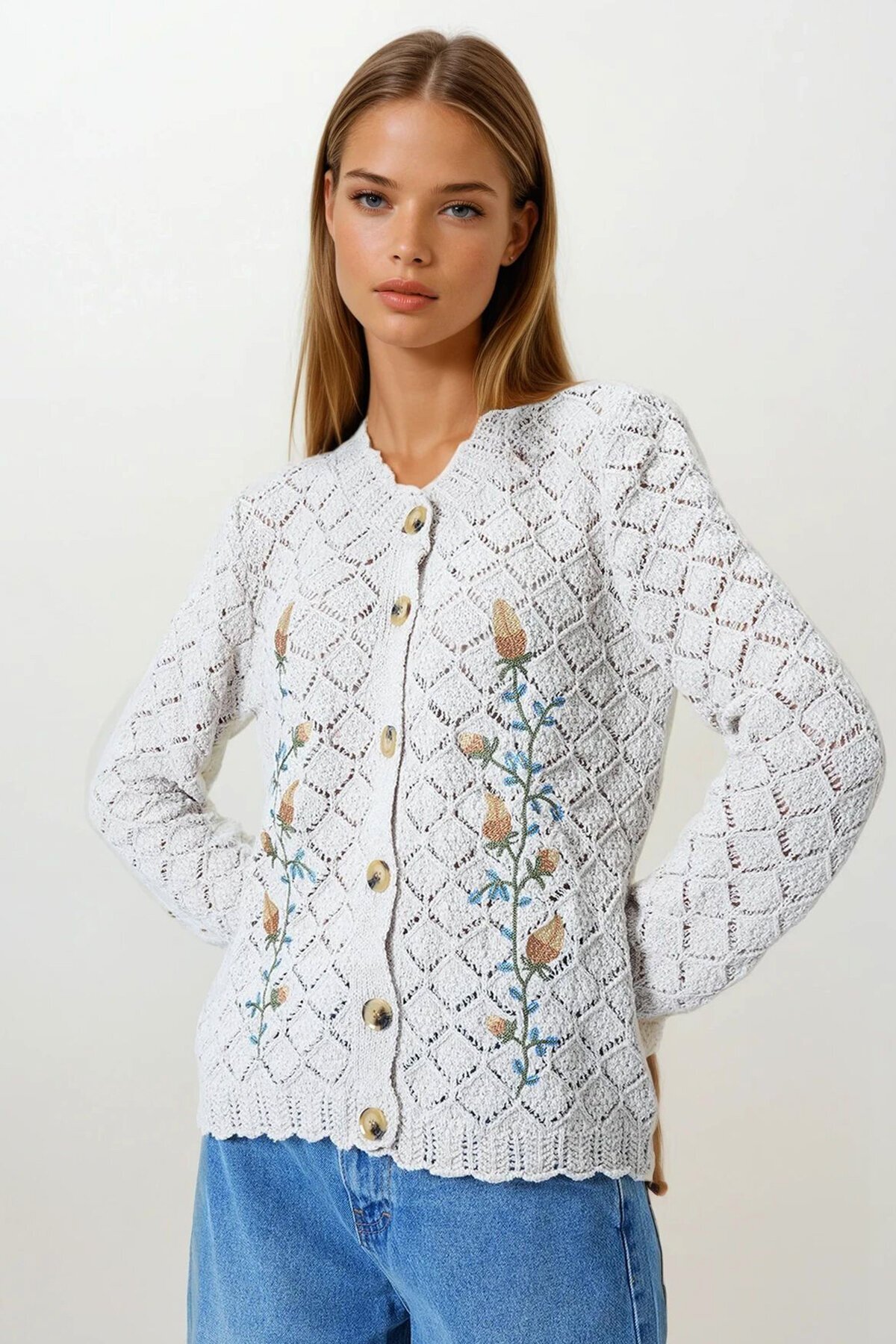 Ekru Ajurlu Çiçek Nakışlı Düğmeli Triko Hırka