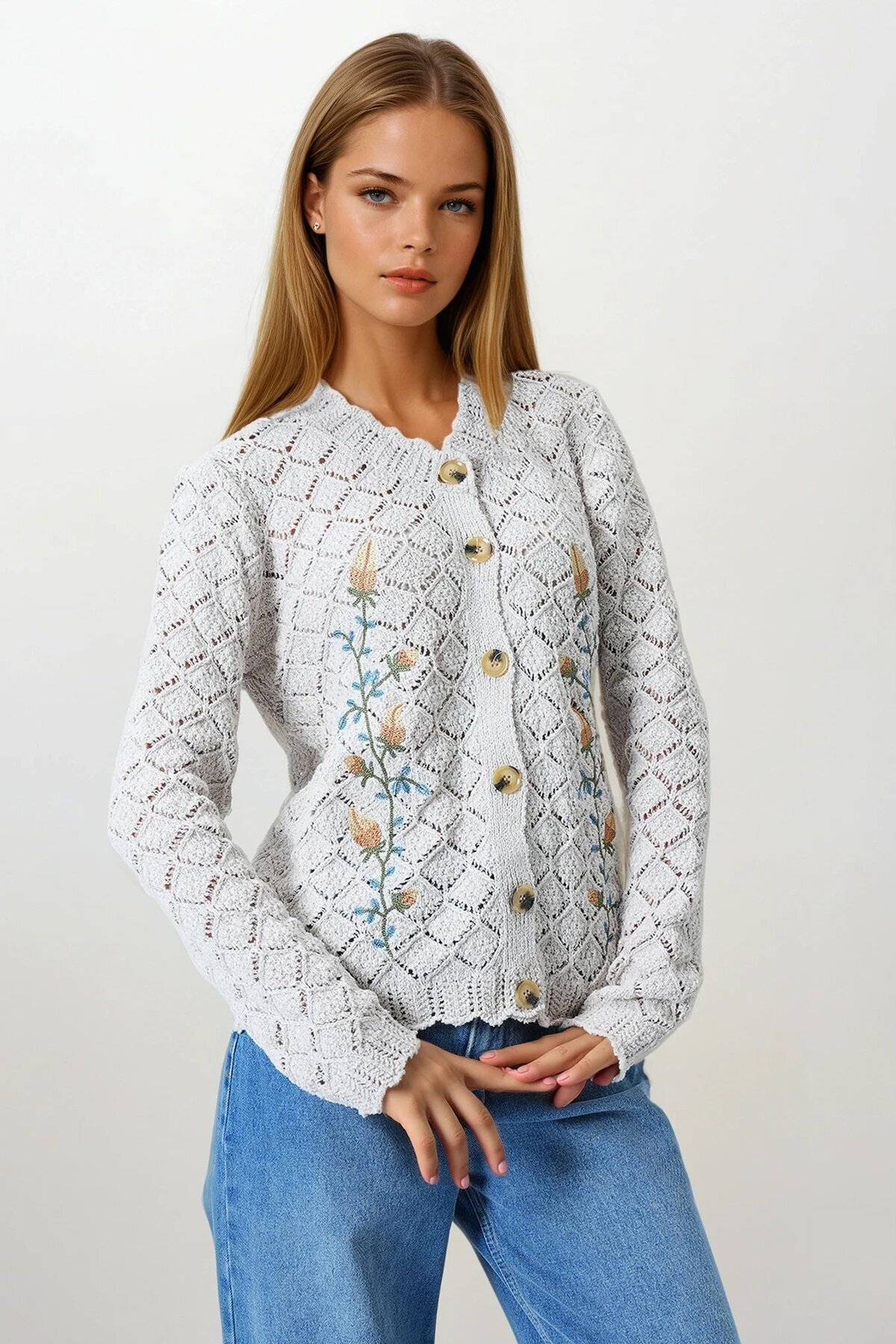 Ekru Ajurlu Çiçek Nakışlı Düğmeli Triko Hırka