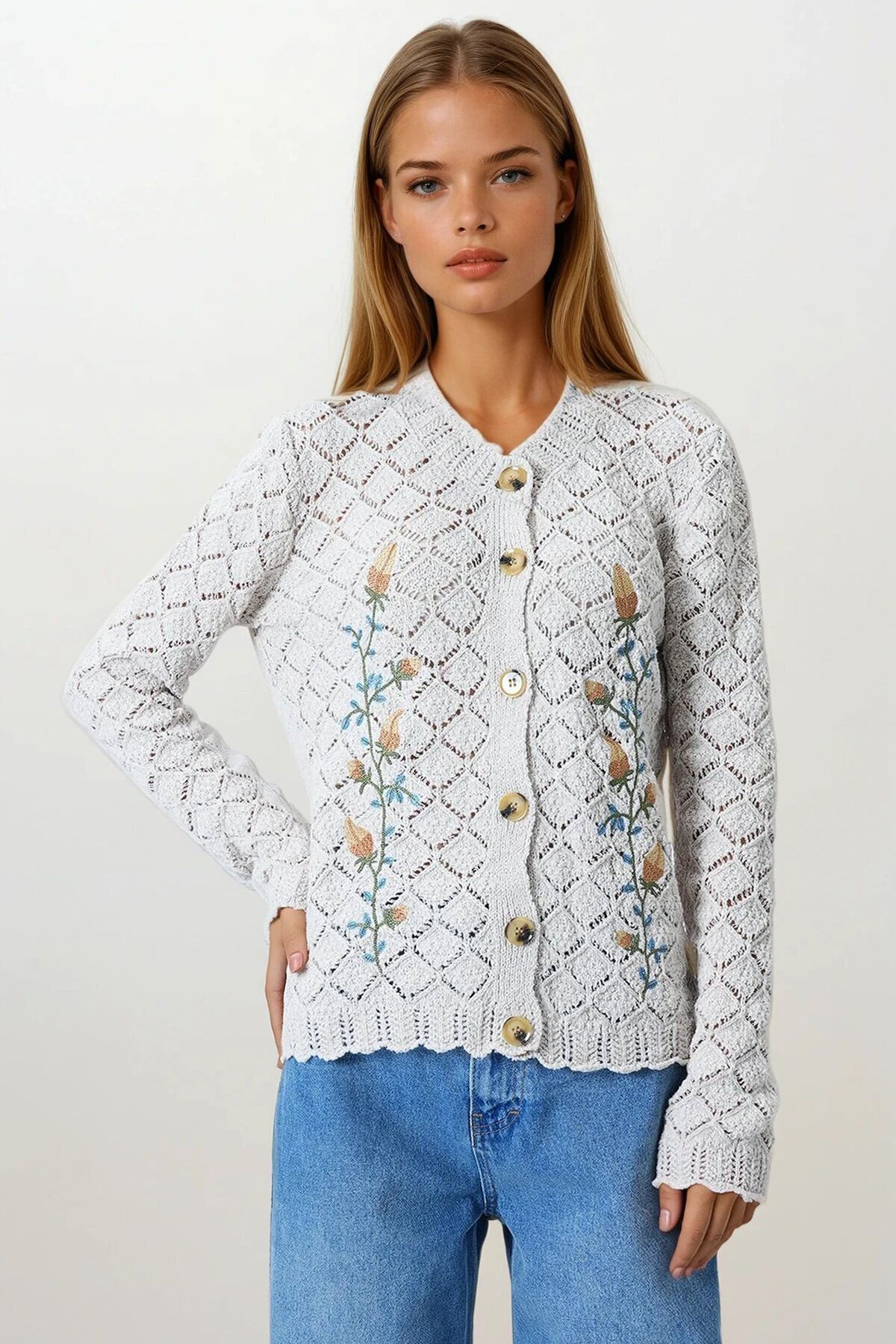 Ekru Ajurlu Çiçek Nakışlı Düğmeli Triko Hırka