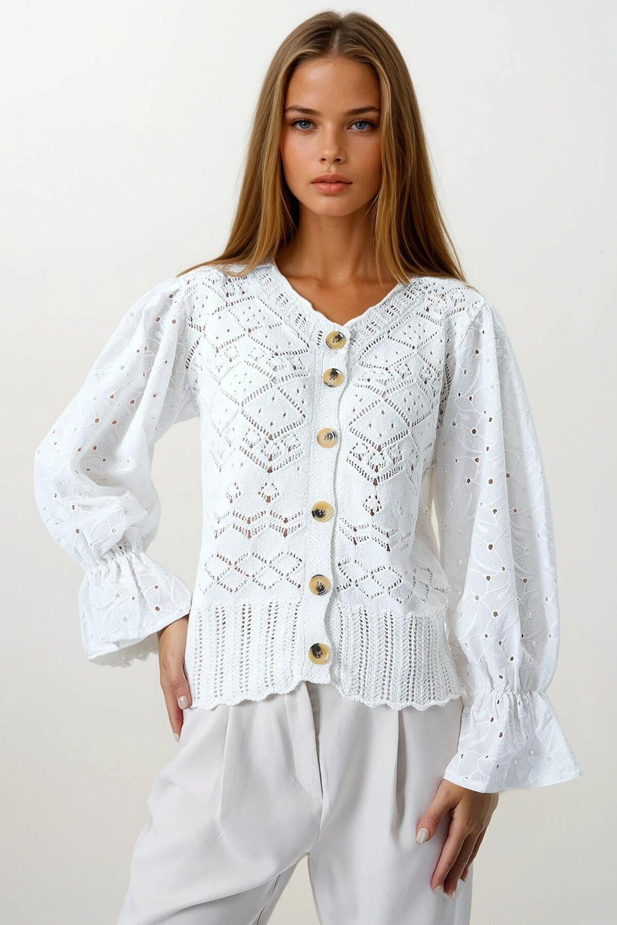 Ekru Ajurlu Triko Brode Kol Düğmeli Hırka