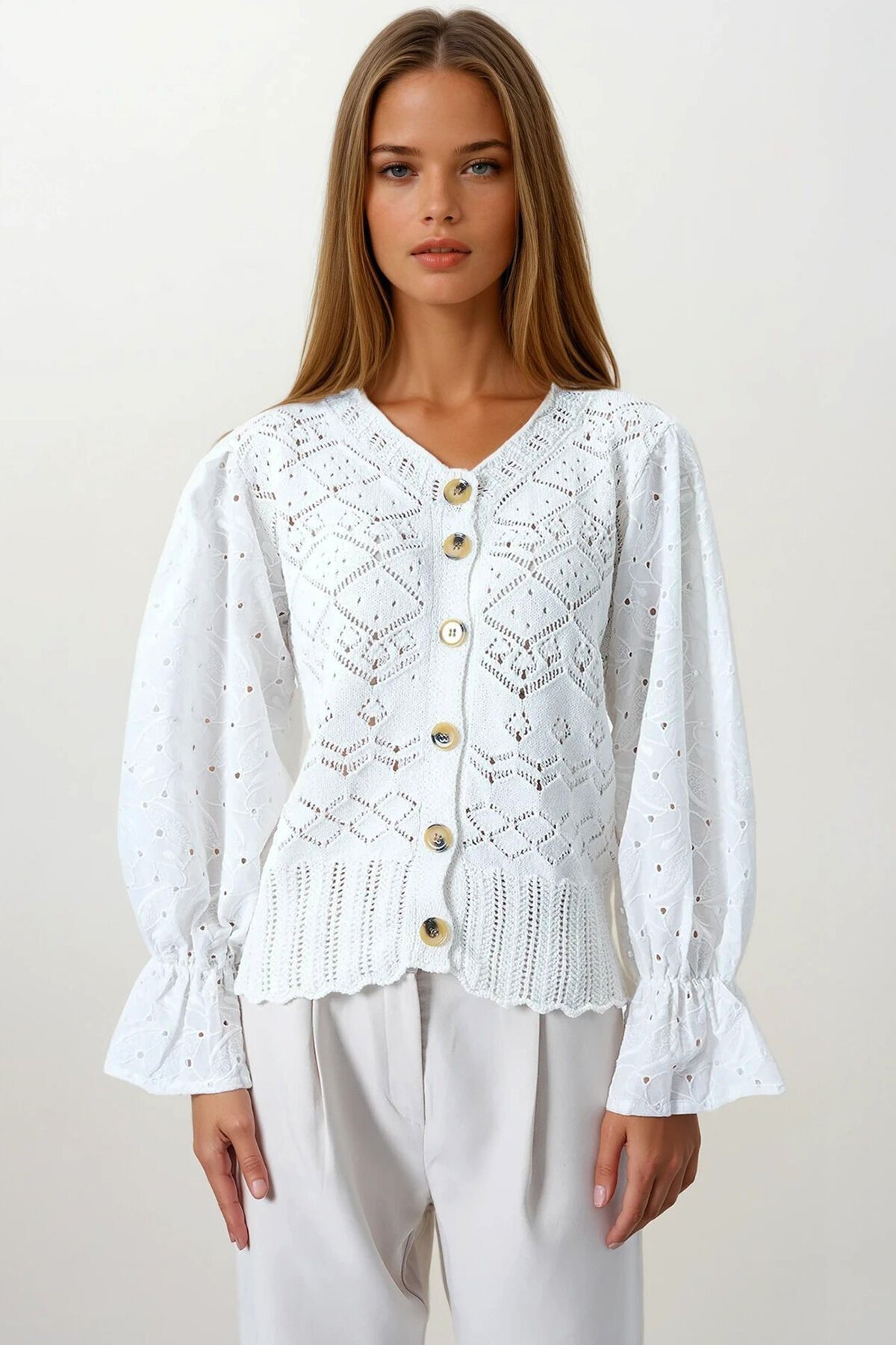 Ekru Ajurlu Triko Brode Kol Düğmeli Hırka