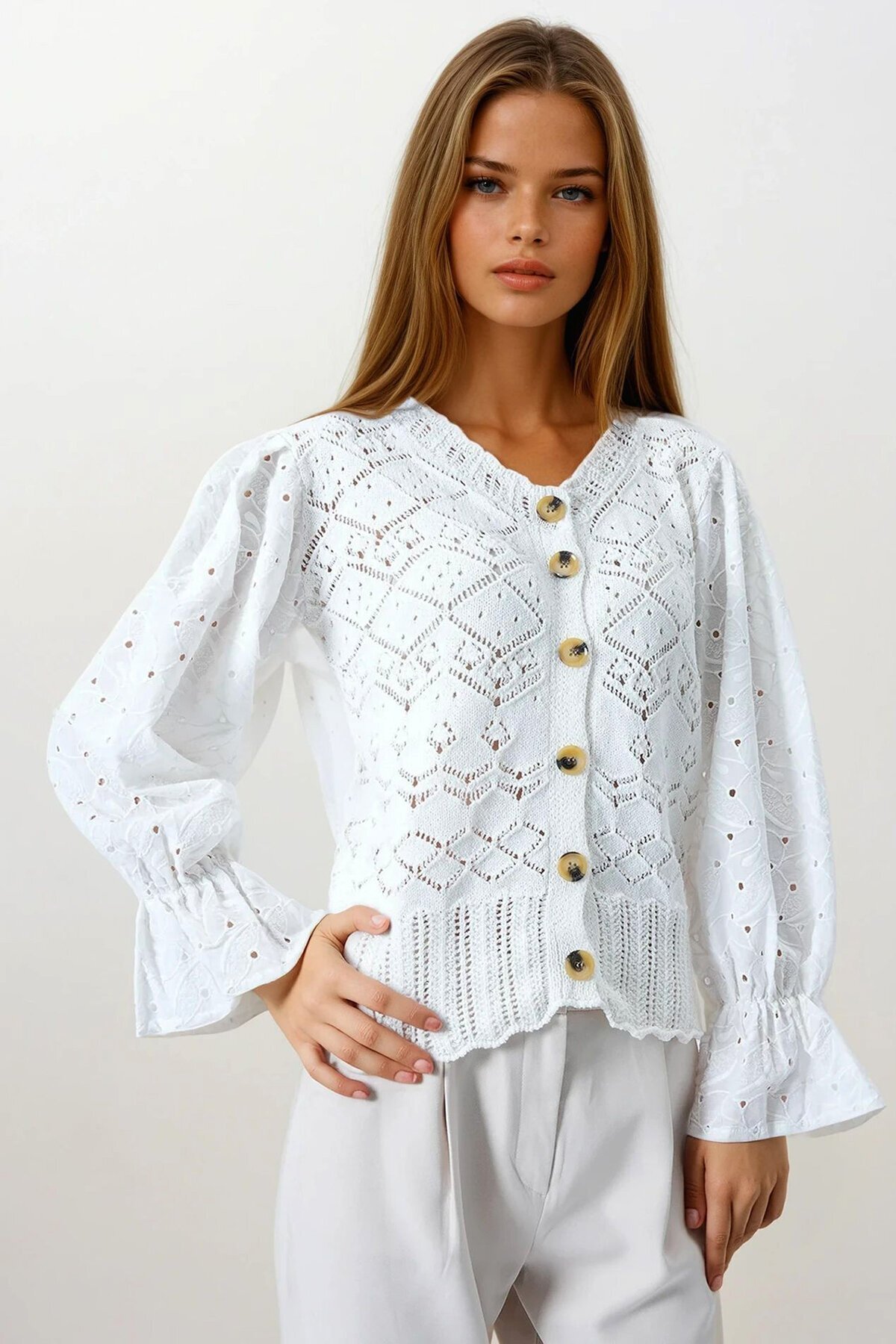 Ekru Ajurlu Triko Brode Kol Düğmeli Hırka