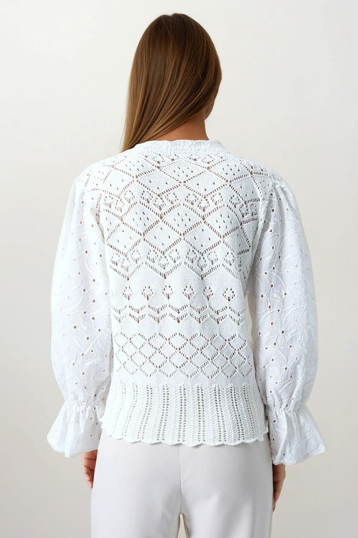 Ekru Ajurlu Triko Brode Kol Düğmeli Hırka