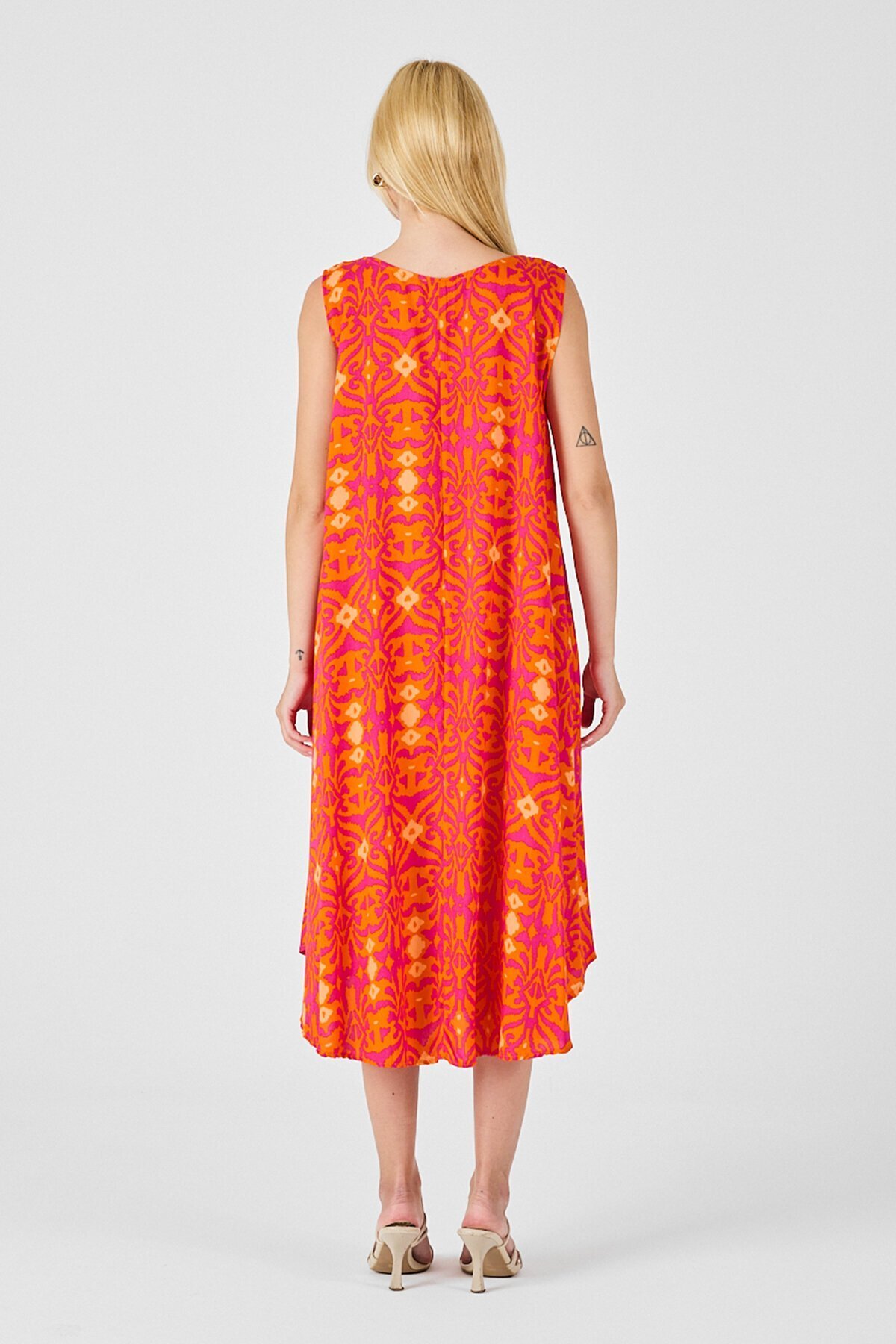 Turuncu Asimetrik Kesim U Yaka Desenli Elbise