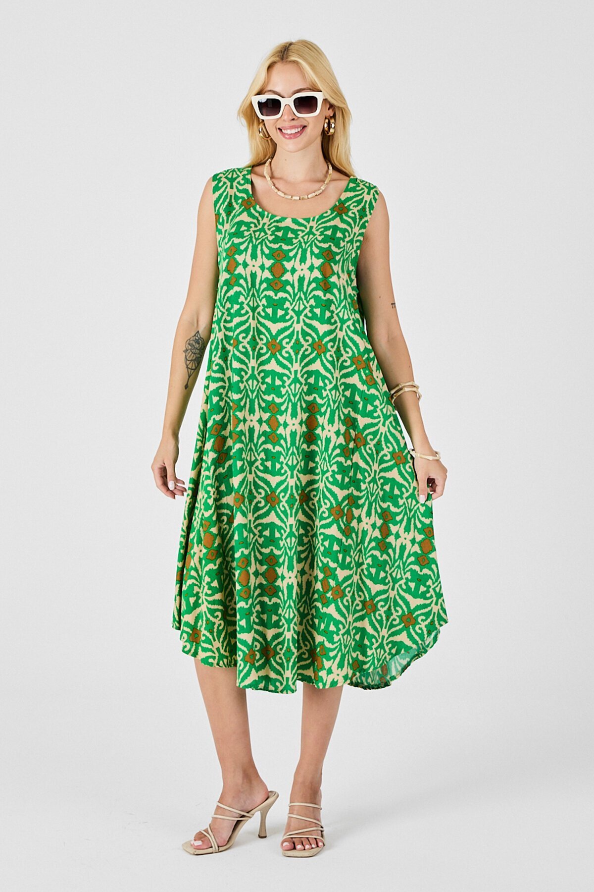 Yeşil Asimetrik Kesim U Yaka Desenli Elbise