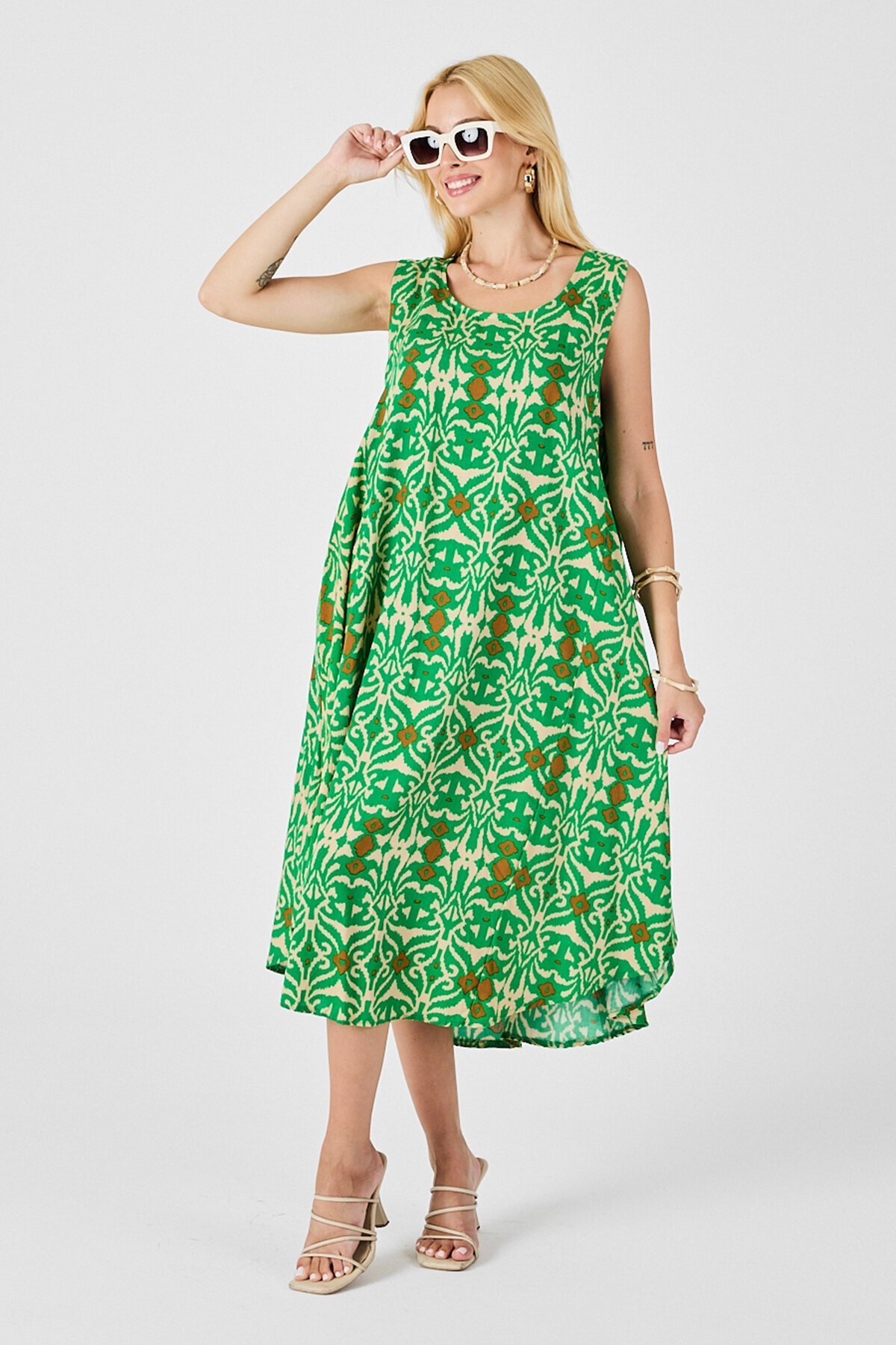 Yeşil Asimetrik Kesim U Yaka Desenli Elbise