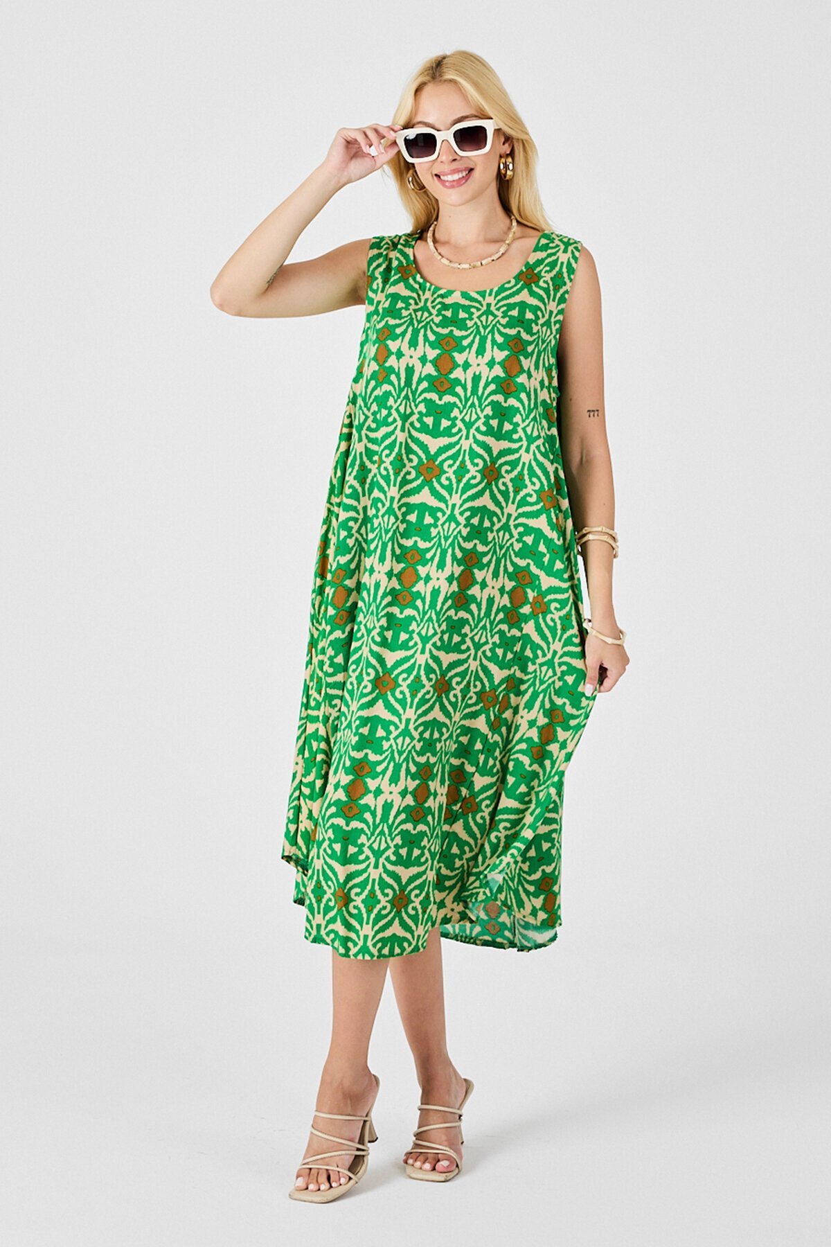 Yeşil Asimetrik Kesim U Yaka Desenli Elbise