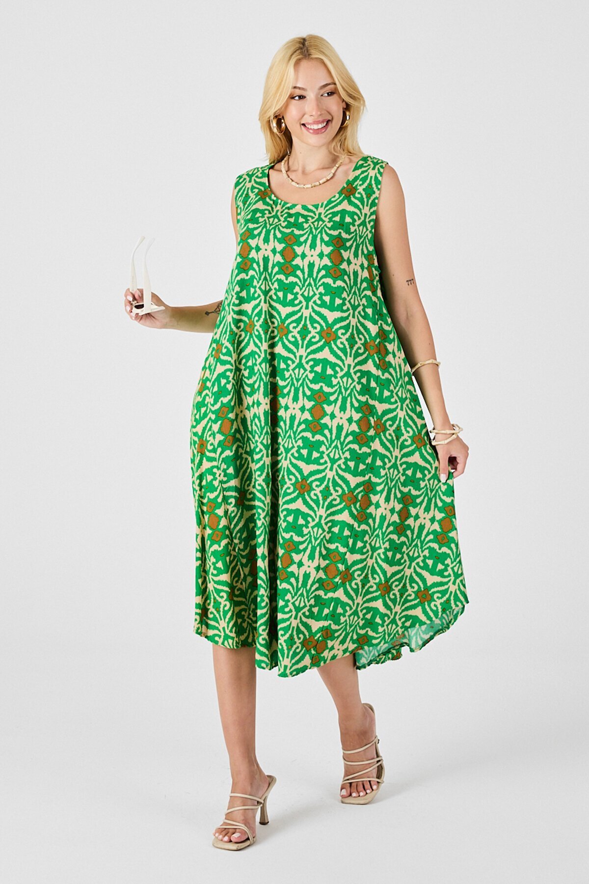 Yeşil Asimetrik Kesim U Yaka Desenli Elbise