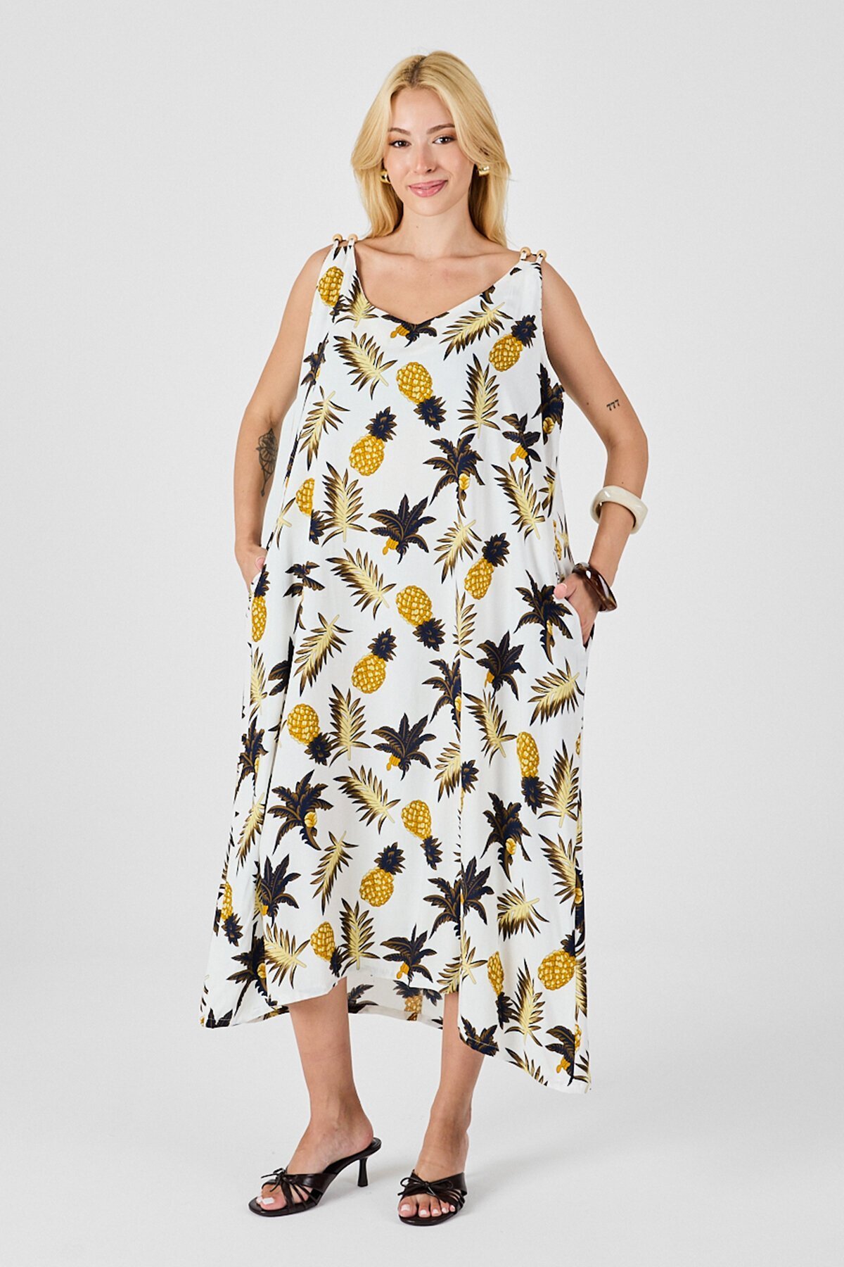 Ekru Askılı Boncuk Detaylı Çift Cepli Desenli Salaş Elbise