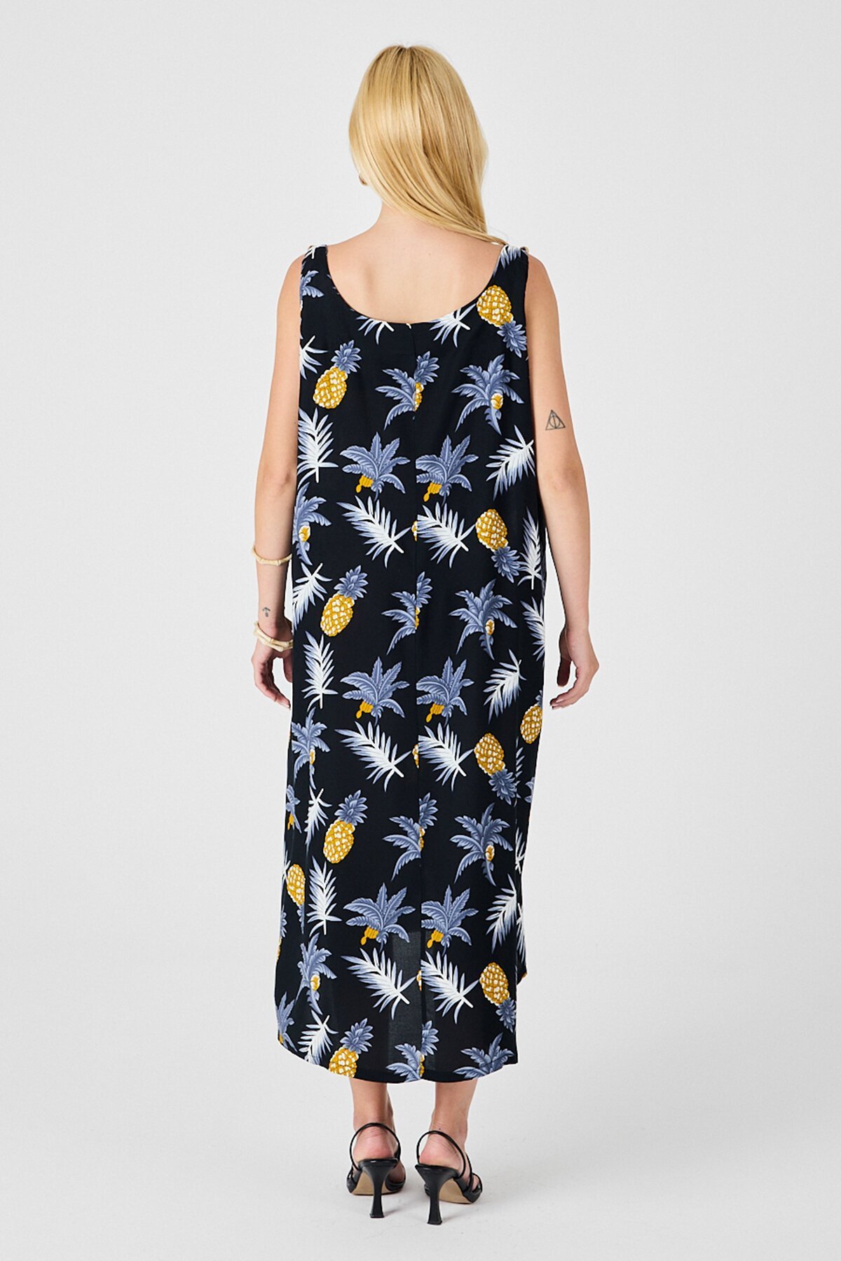 Sarı Askılı Boncuk Detaylı Çift Cepli Desenli Salaş Elbise