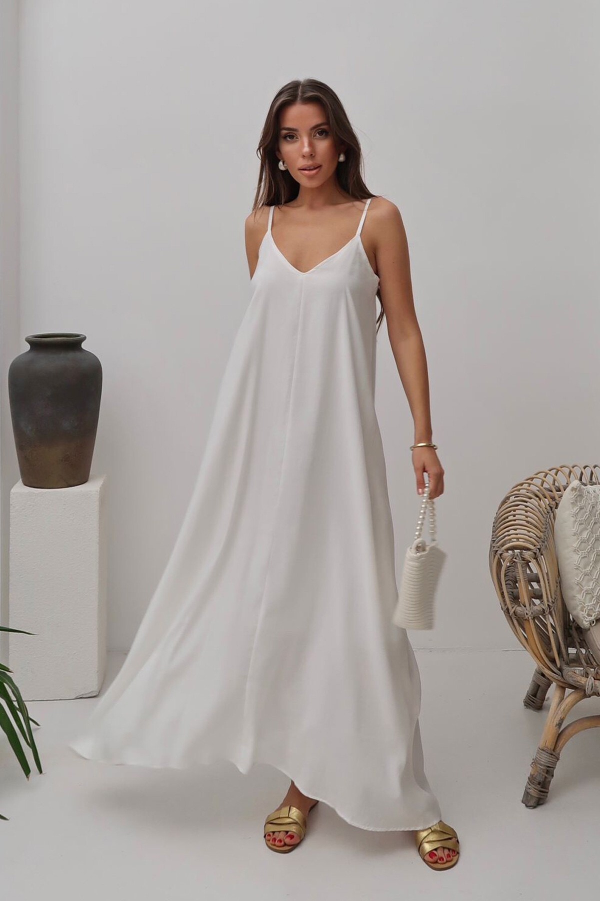 Beyaz V Yaka Askılı Uzun Astarlı Salaş Elbise