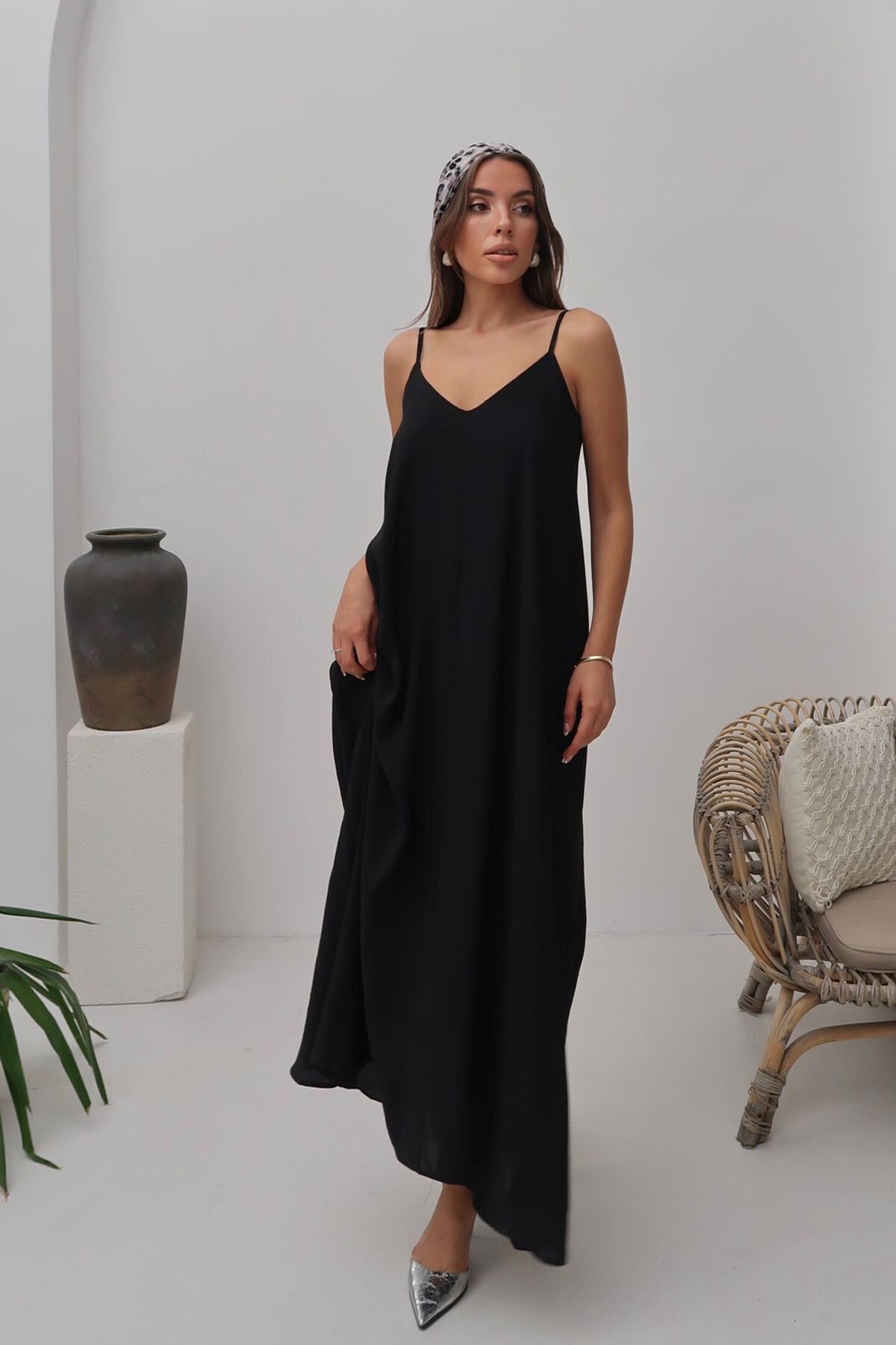 Siyah V Yaka Askılı Uzun Astarlı Salaş Elbise