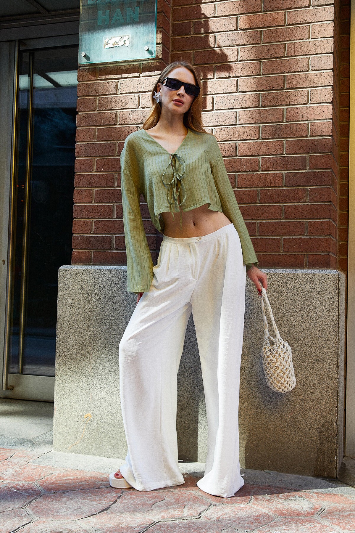 Haki Bağcık Detaylı Crop Bluz