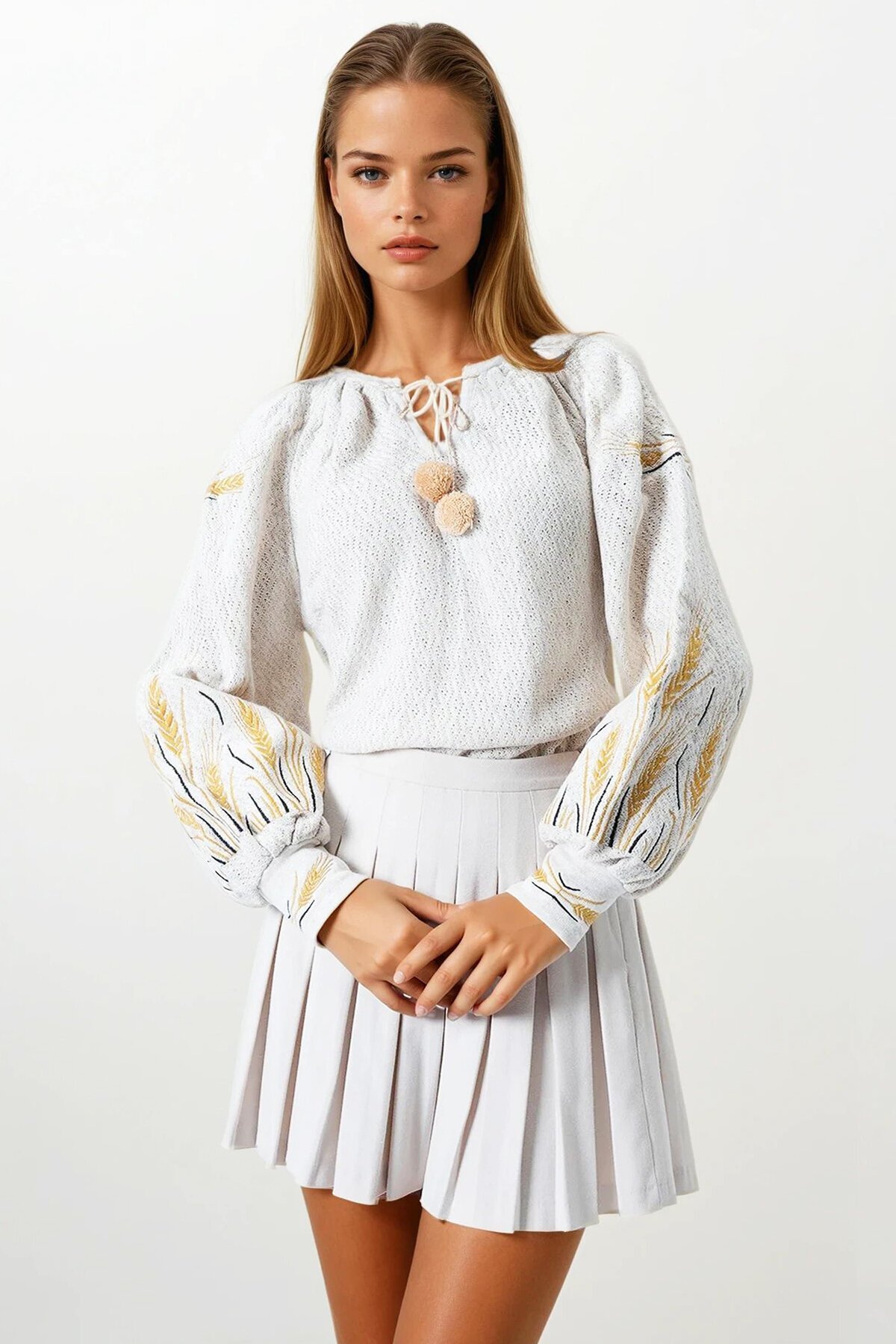 Bej Başak Nakışlı Bağcıklı Püskül Detaylı Bohem Bluz