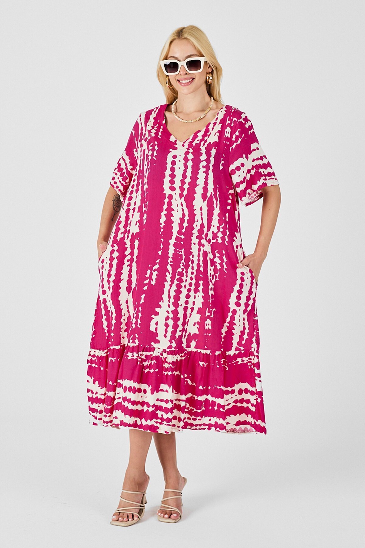 Fuşya Batik Desenli V Yaka Eteği Volanlı Oversize Elbise