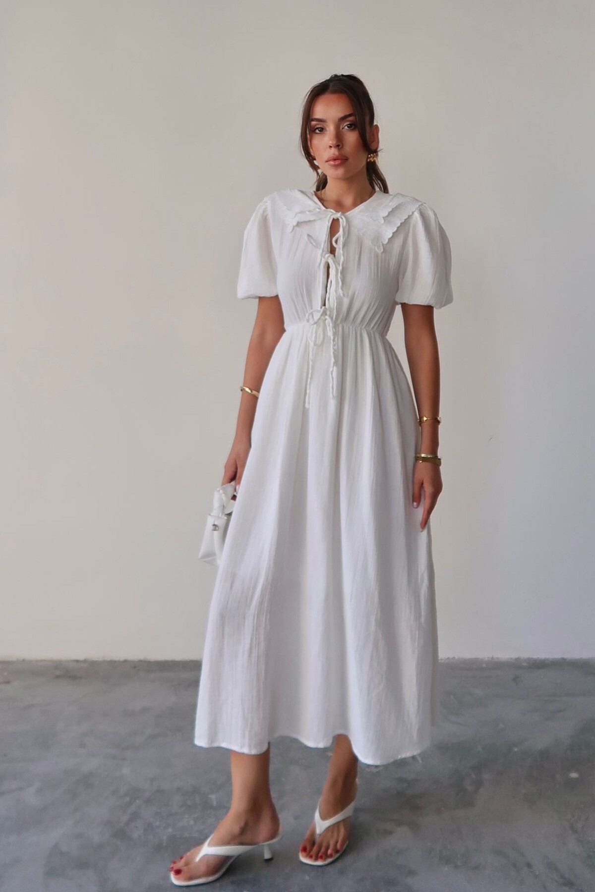 Beyaz Bebe Yaka Bağlamalı Astarlı Uzun Müslin Elbise