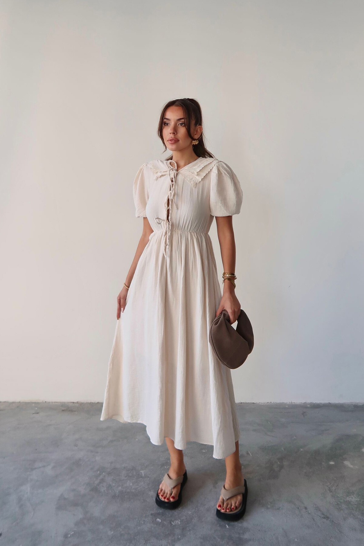 Krem Bebe Yaka Bağlamalı Astarlı Uzun Müslin Elbise