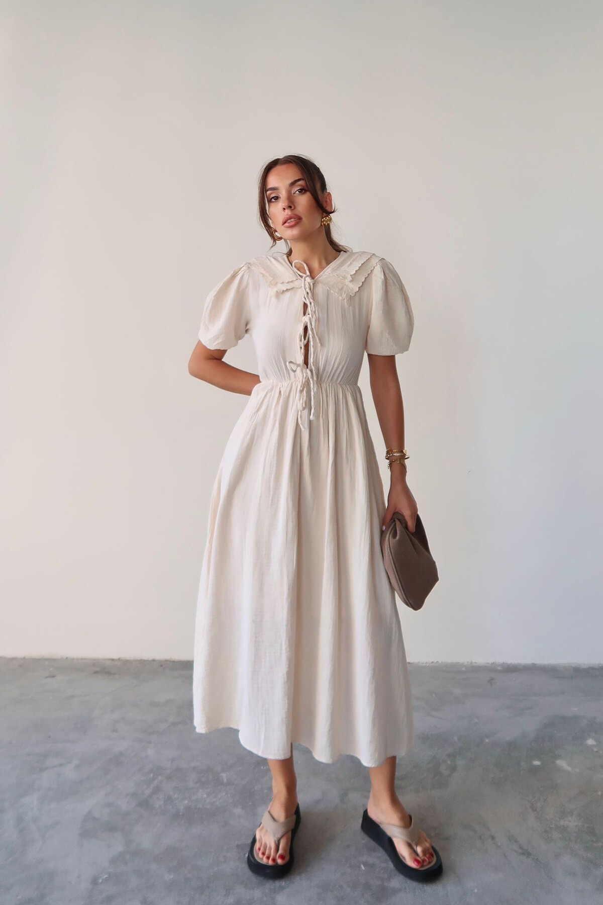 Krem Bebe Yaka Bağlamalı Astarlı Uzun Müslin Elbise