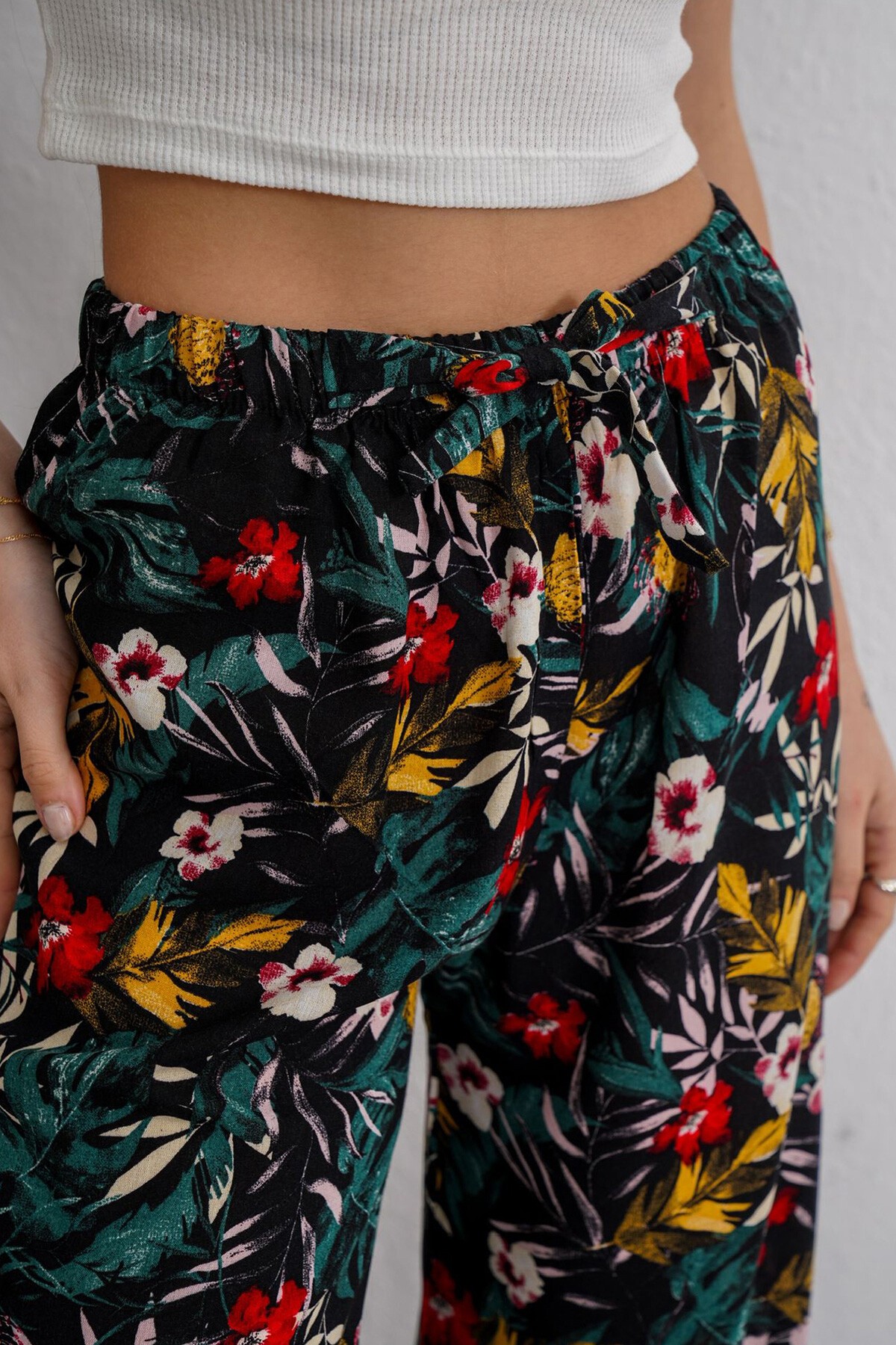 Yeşil Çiçekli Beli Lastikli Bağcıklı Desenli Viskon Palazzo Pantolon