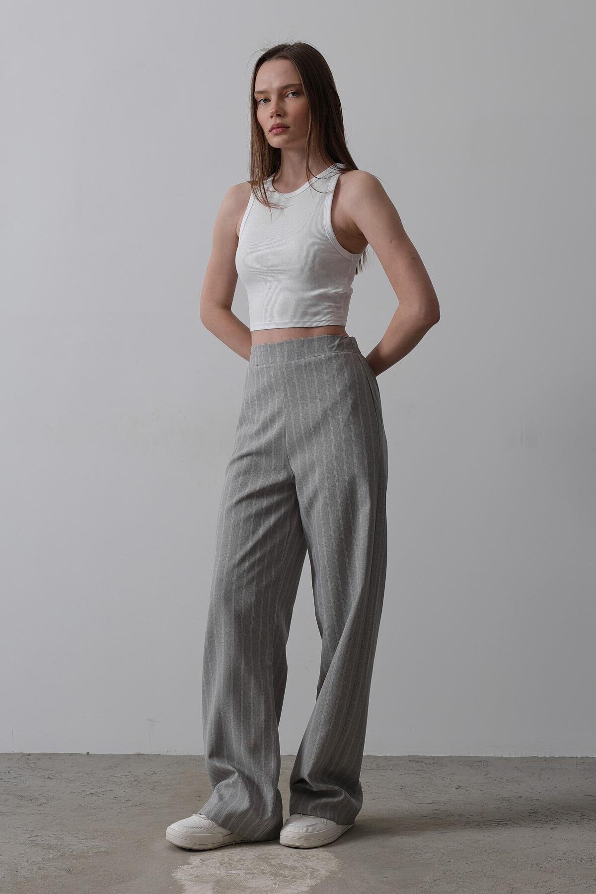 Gri-Beyaz Beli Yarım Lastikli Çizgili Palazzo Pantolon