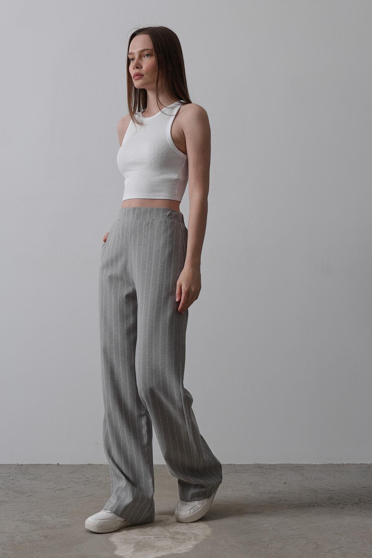 Gri-Beyaz Beli Yarım Lastikli Çizgili Palazzo Pantolon