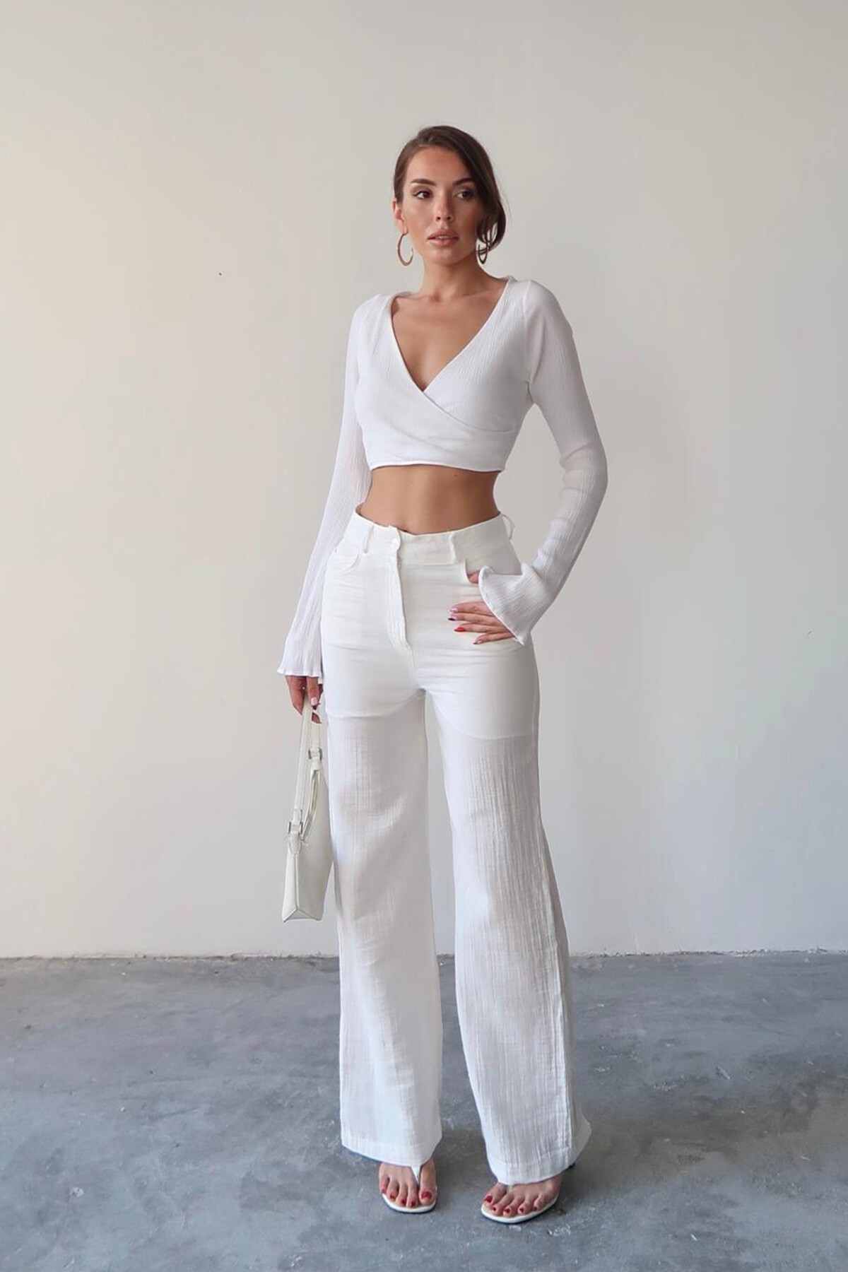 Beyaz Beş Cepli Bol Paça Müslin Pantolon